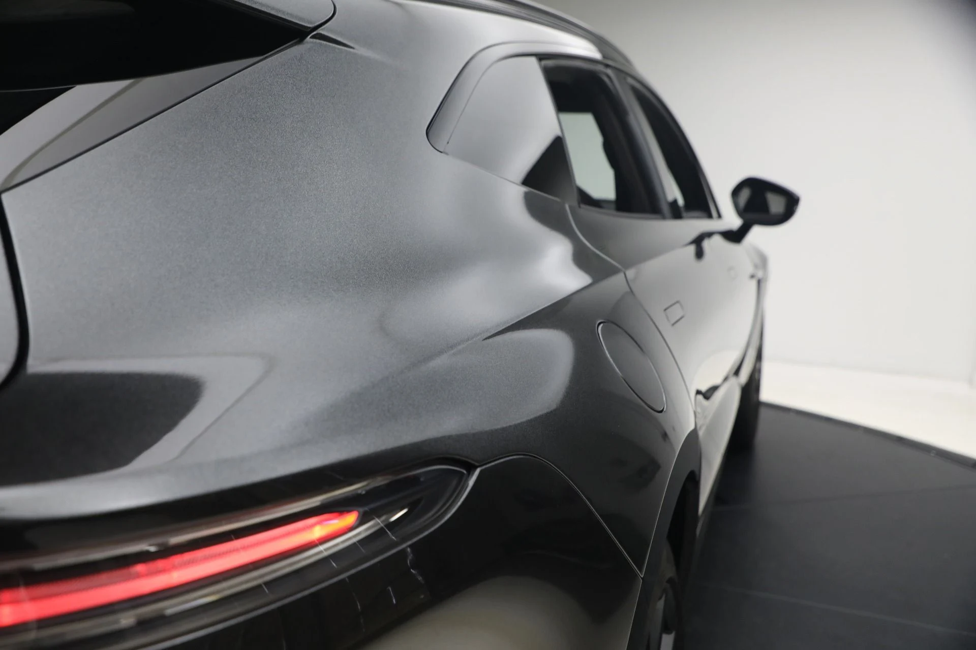 mph031_601408667_Used_2022_Aston_Martin_DBX_1777325442_e548be301f