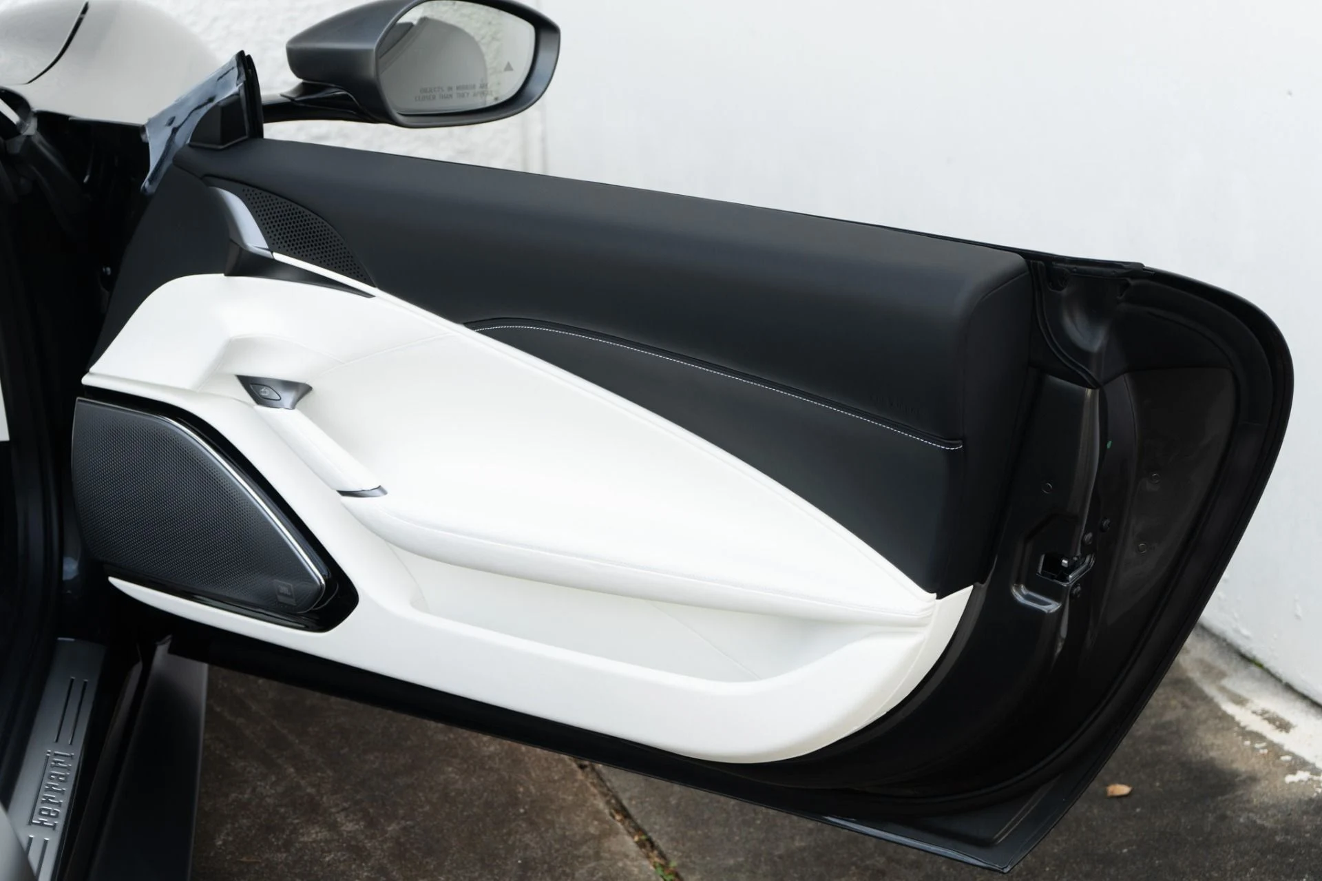 mph031_604132295_Used_2025_Ferrari_Roma_Spider_1771439392_732f194e3b