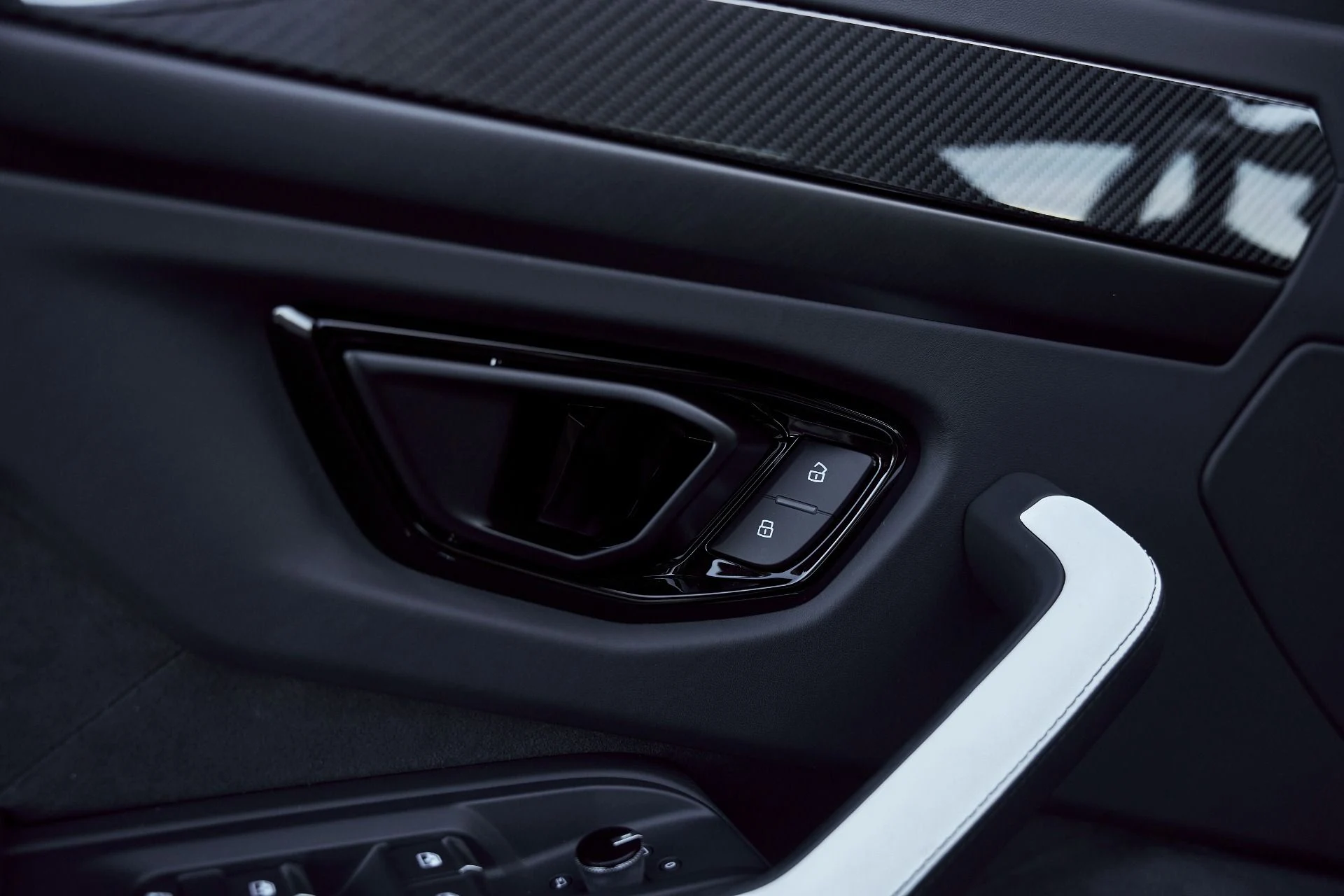 mph031_612710893_Used_2025_Lamborghini_Urus_SE_1767720868_8b642916c8