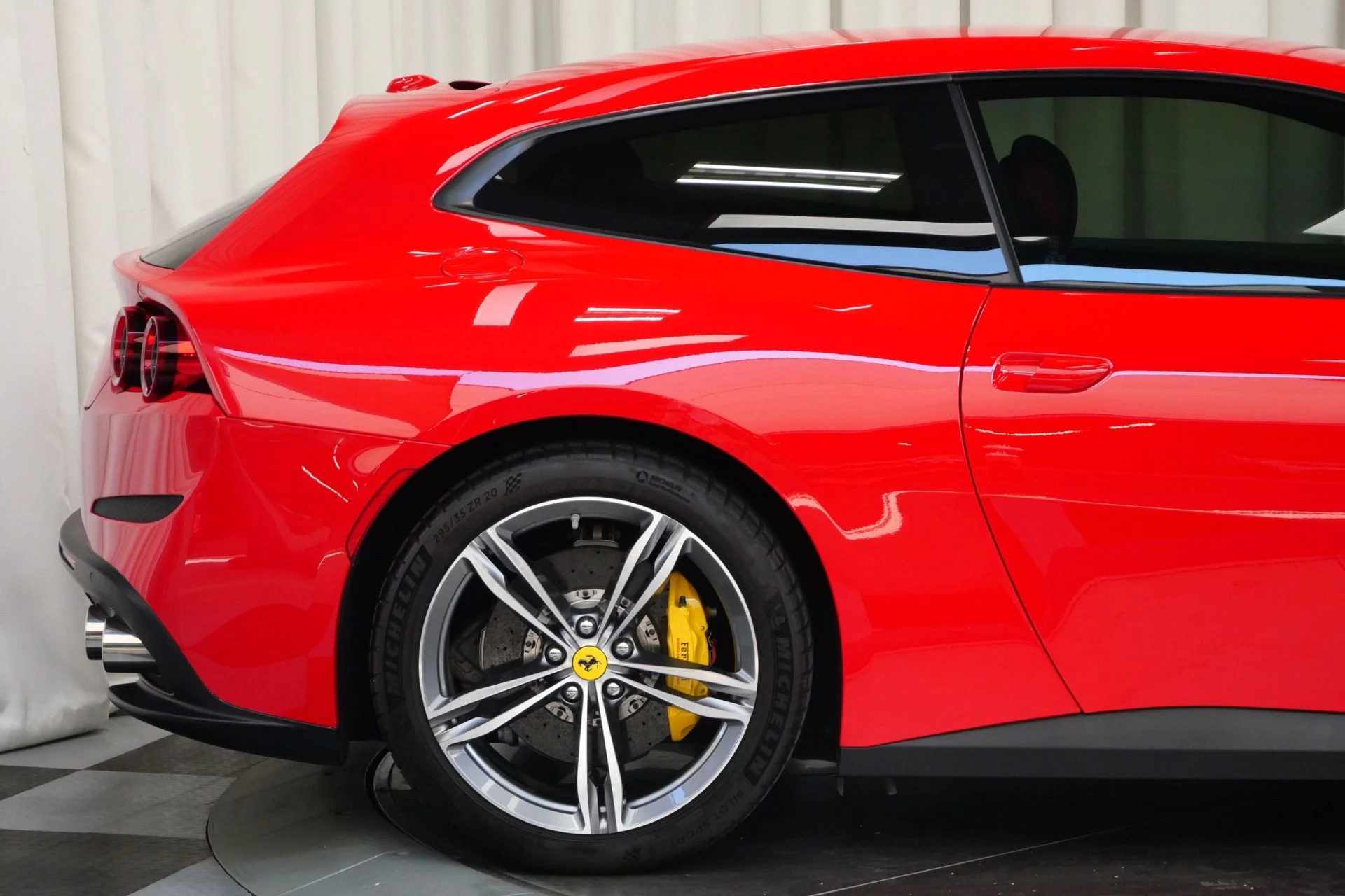 mph031_624923655_Used_2018_Ferrari_GTC_4_Lusso_V12_1752852093_db7e346c32
