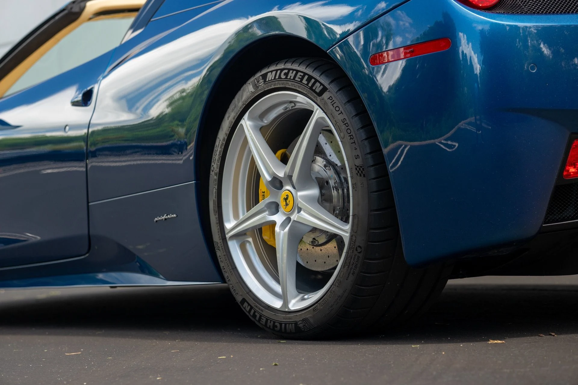mph031_633418909_Used_2014_Ferrari_458_Spider_1757965695_ac9c6faa43