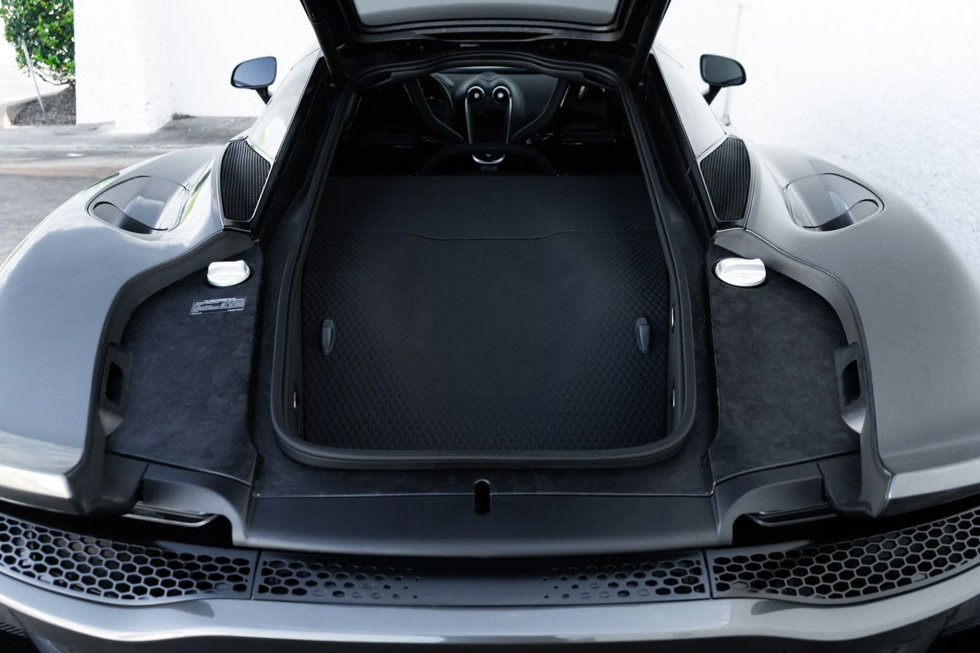 mph031_636328223_Used_2021_Mc_Laren_GT_1775578978_ce51ea246b