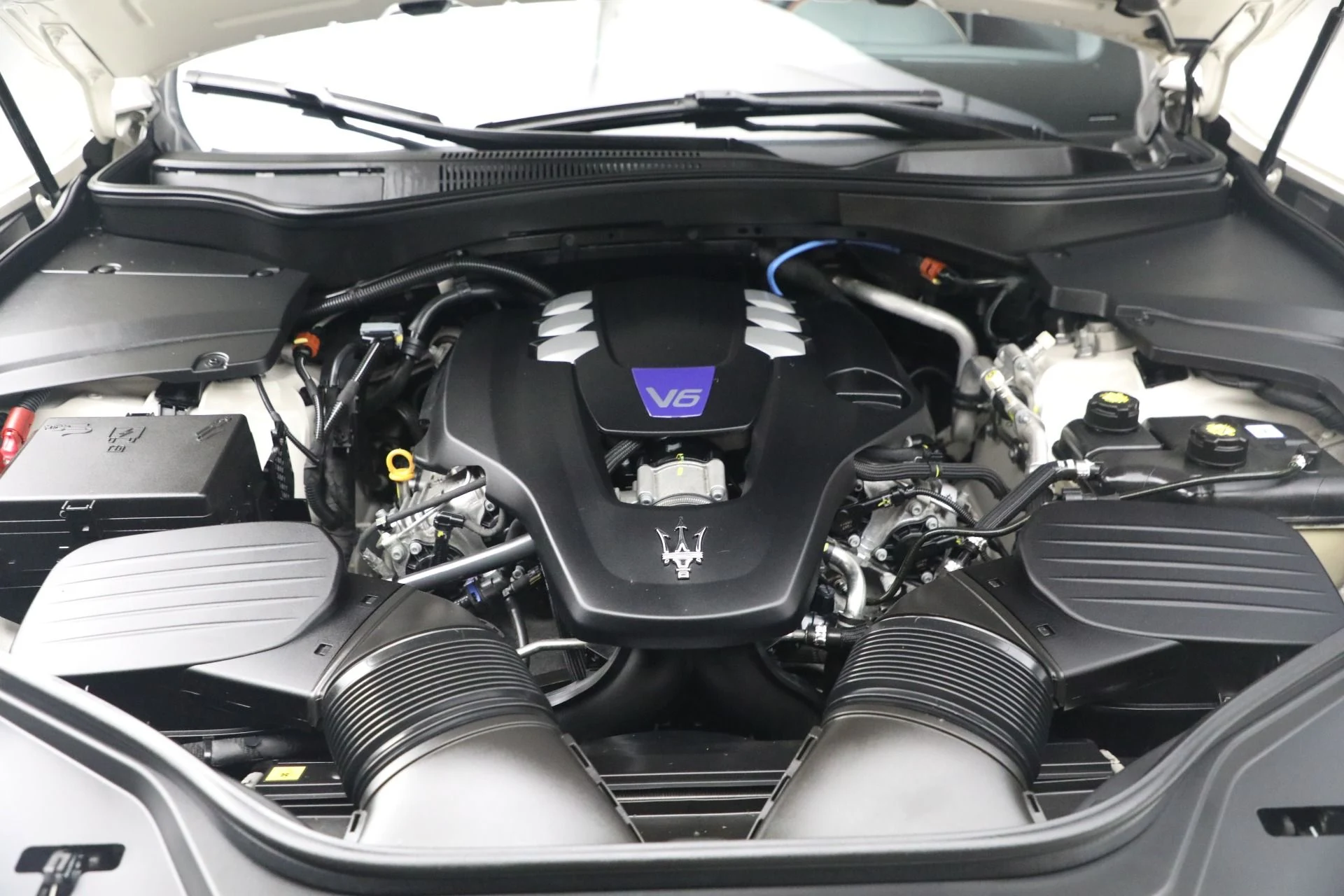 mph031_636626212_Used_2022_Maserati_Levante_Modena_1765059797_f06d003ff2