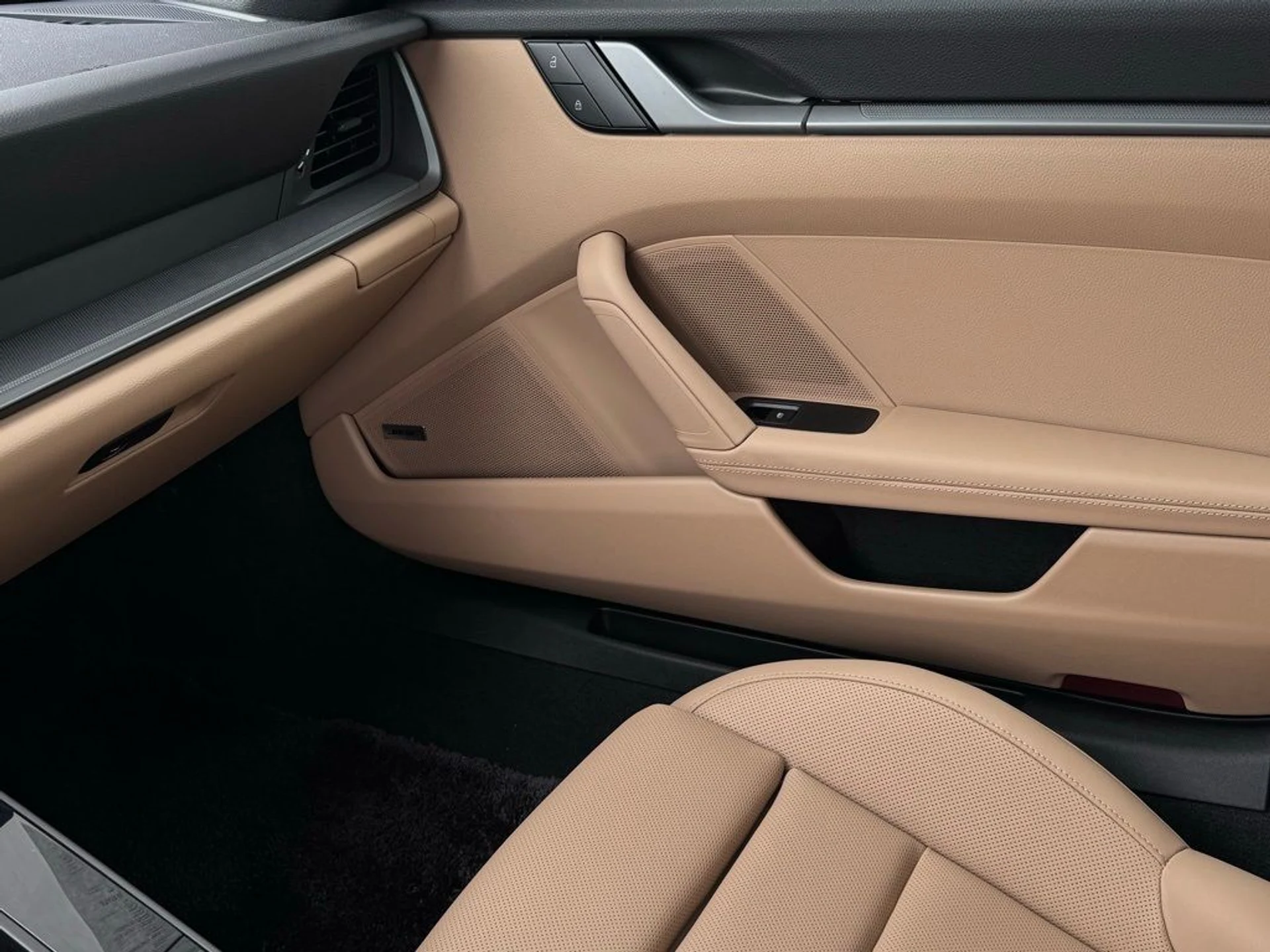 mph031_638615495_e5b31d1aed2be60c348474c6ffe54350_bf8d869236