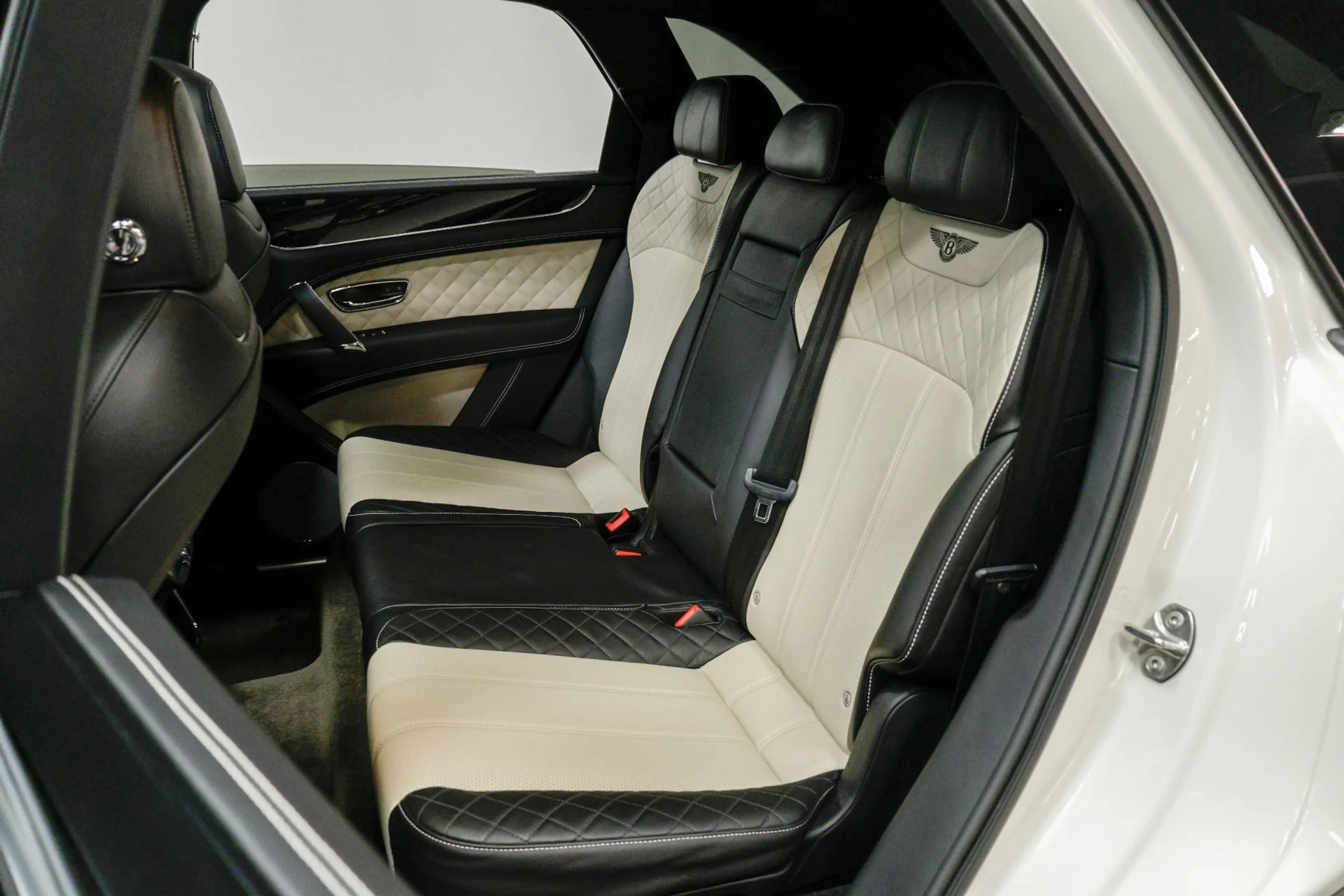 mph031_645402035_Used_2020_Bentley_Bentayga_V8_1760480773_3a80826f9f