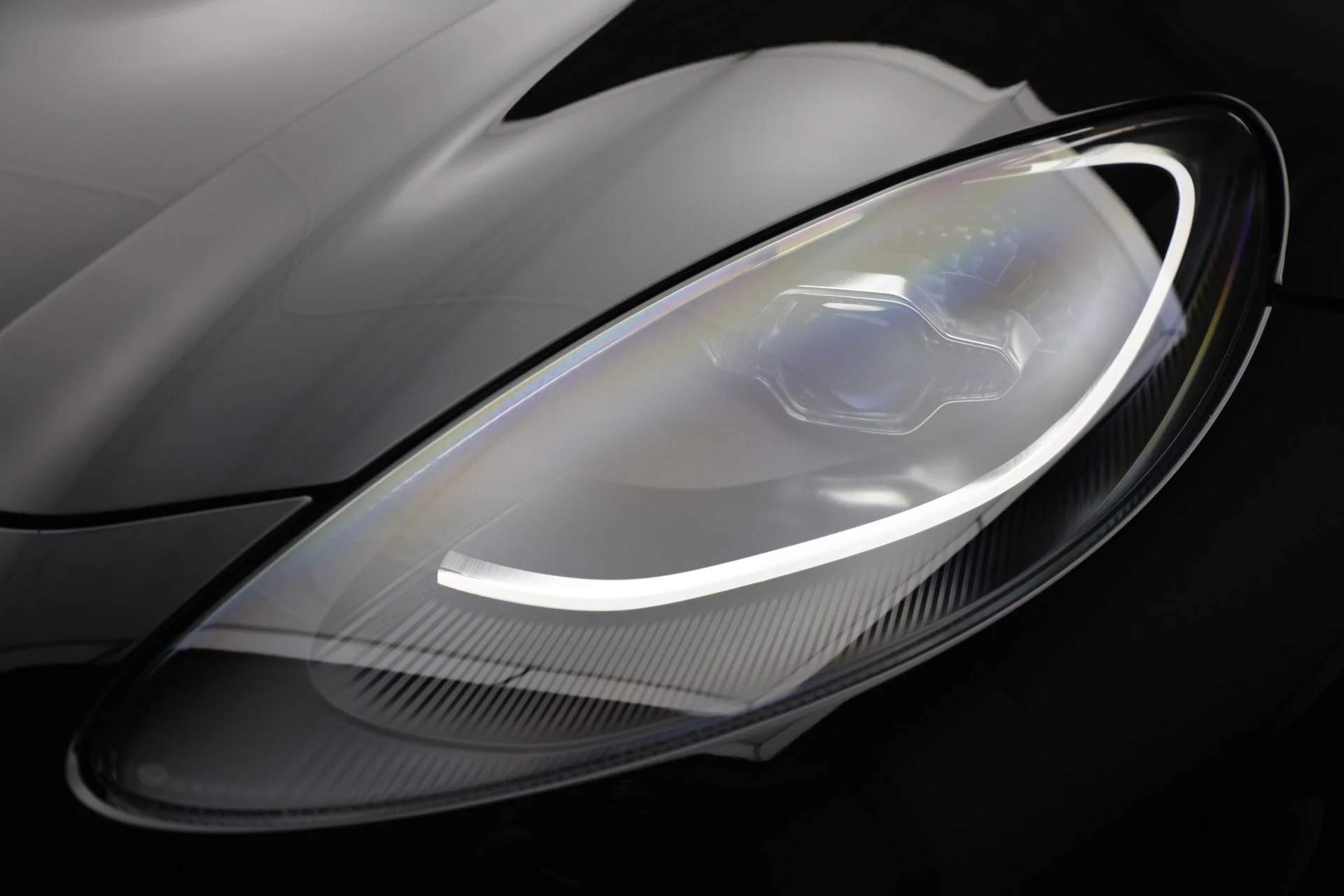 mph031_649715036_New_2025_Aston_Martin_DBX_707_061868a4e0