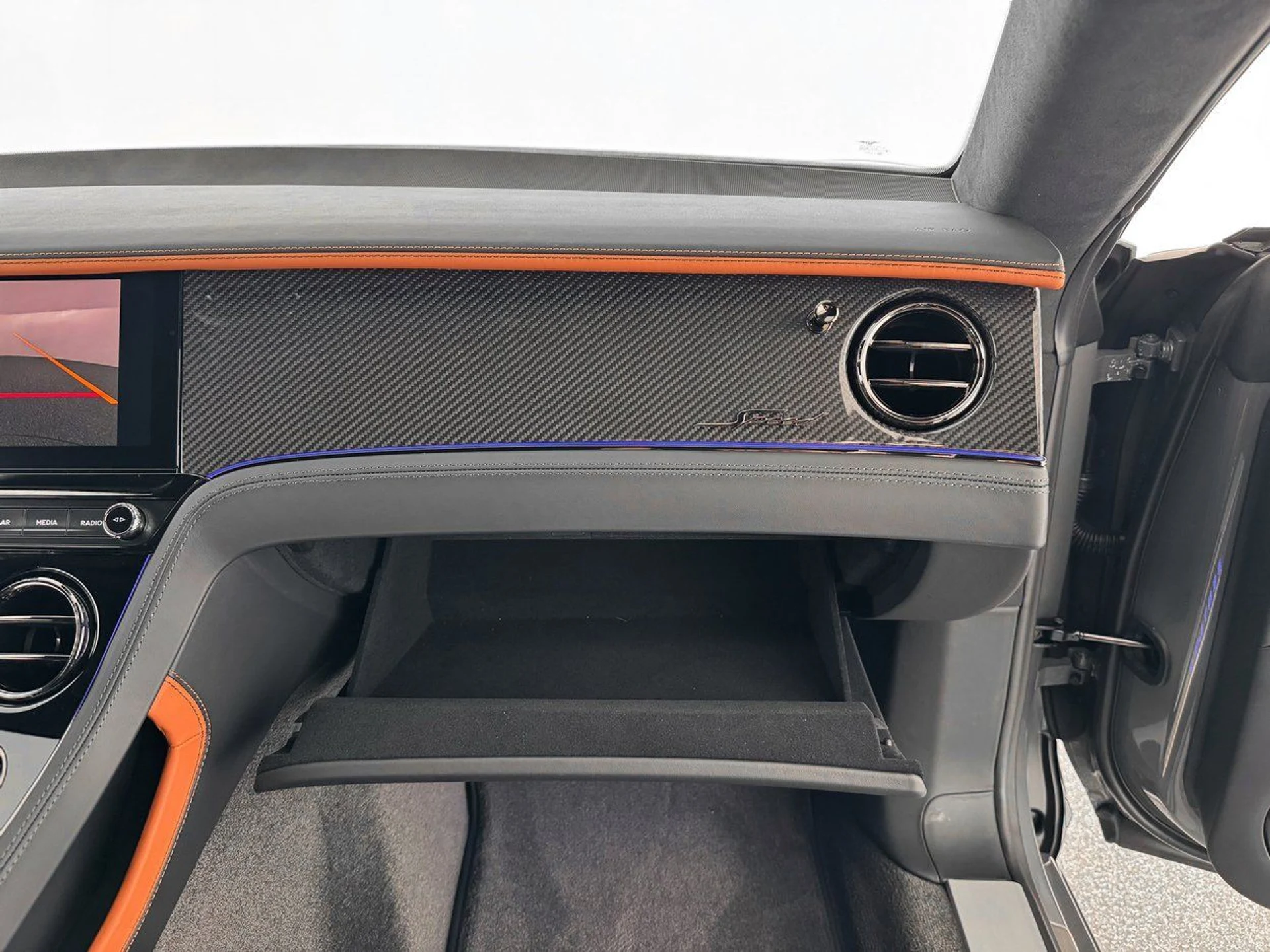 mph031_652860060_8cfe0a76a702fbcaf51db2b1b0b230c6x_4d17f39555