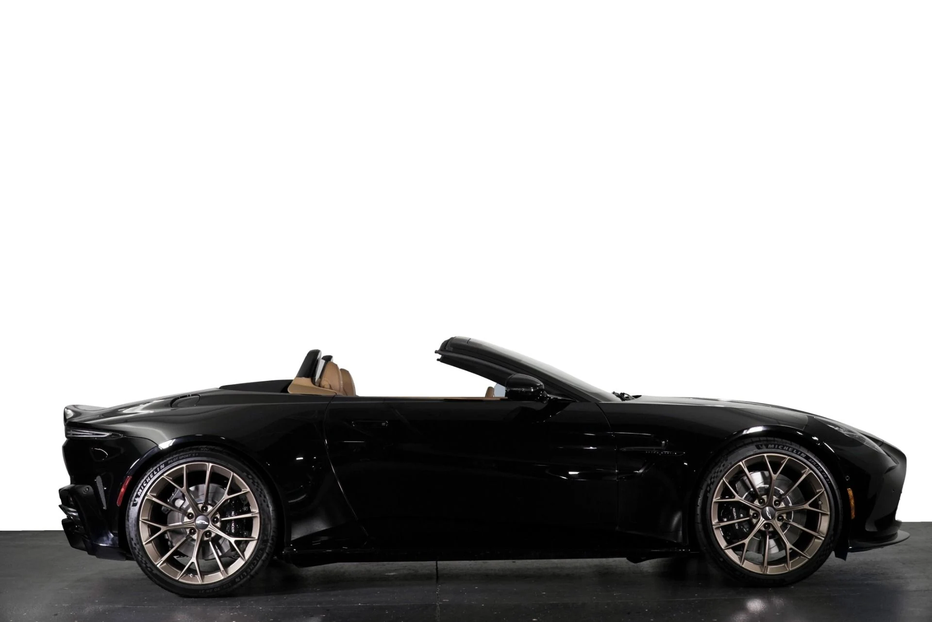 mph031_653241780_New_2026_Aston_Martin_Vantage_S_1787200959_7705a4ee5e