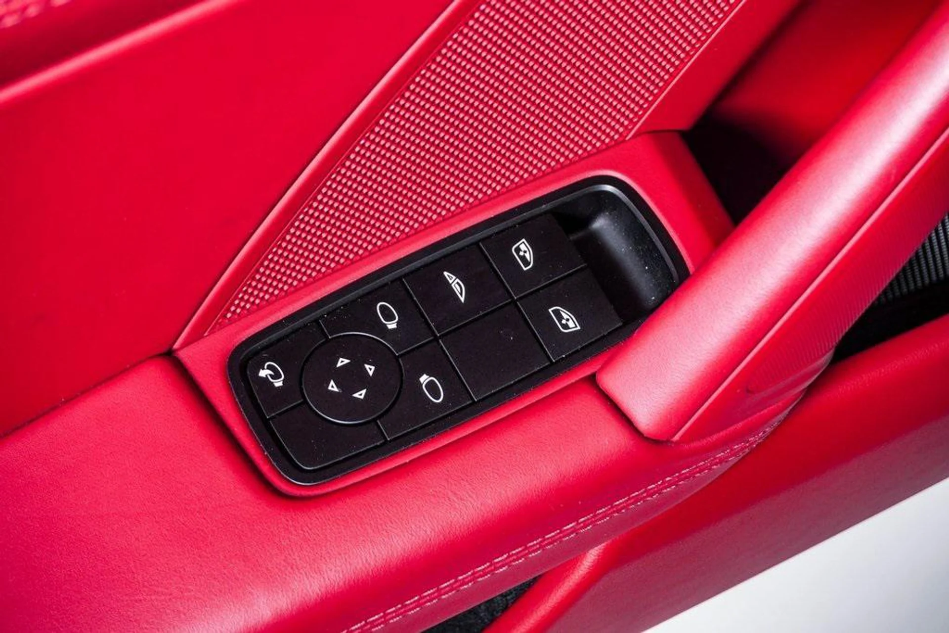 mph031_661682260_ph_Y_Zjj_Wn8n_Vws_HR_9p2_Mm_Bl3o8bk_f3199acc8d