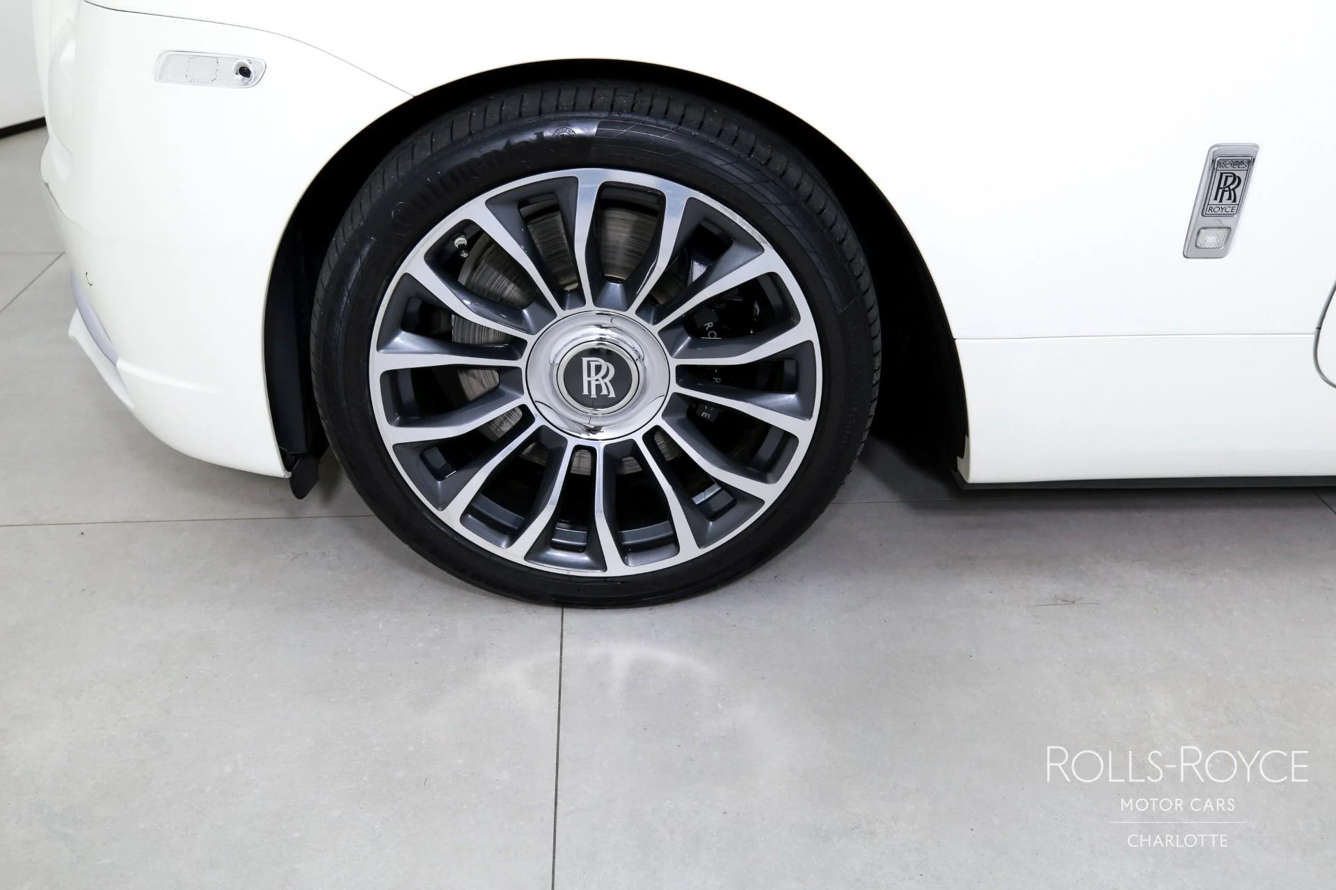 mph031_664080971_Used_2020_Rolls_Royce_Dawn_1775592549_2a17a318f3