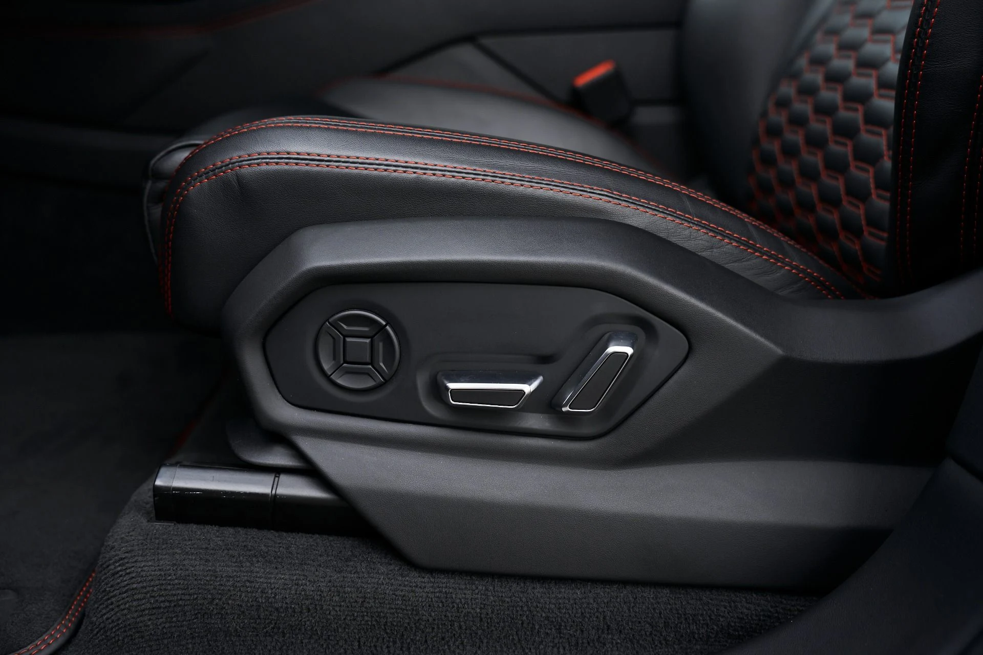 mph031_671605722_Used_2021_Lamborghini_Urus_1763157079_71cb1adbfe