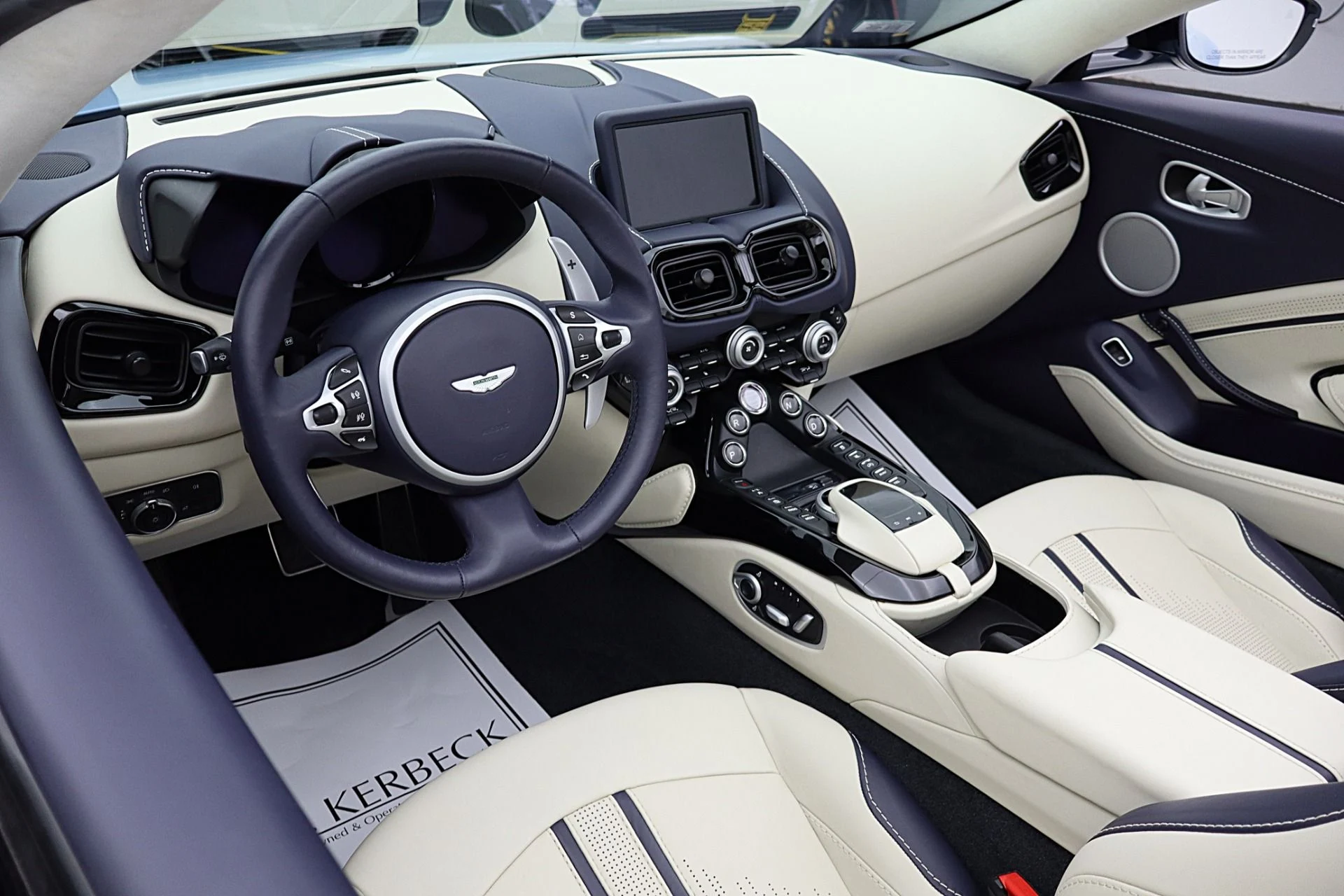 mph031_676438225_Used_2022_Aston_Martin_Vantage_Roadster_7fd45e5872