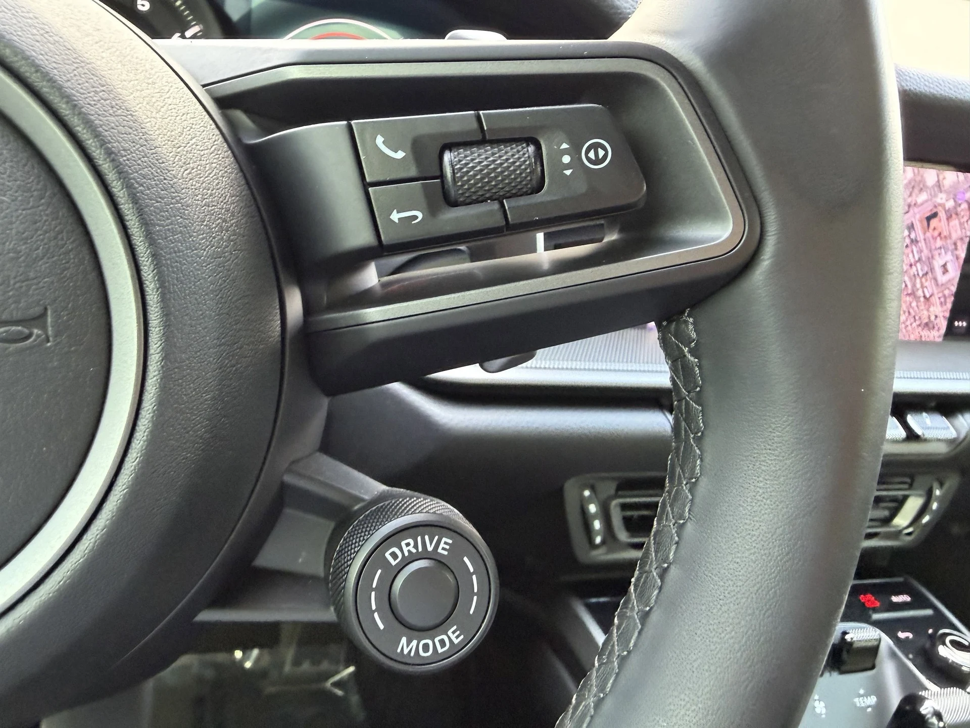 mph031_679589555_8ecb585763141b9096eae75d9f09724ax_bba6612e65