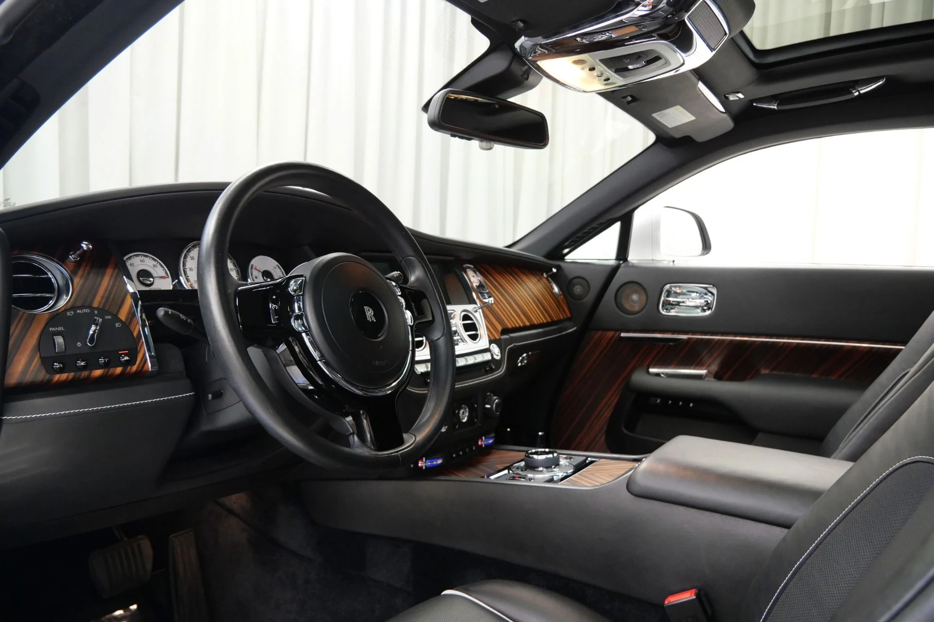 mph031_694857629_Used_2016_Rolls_Royce_Wraith_The_Wraith_Package_Canadel_Paneling_Driver_Assistance_3_1764606909_df1df5aff2
