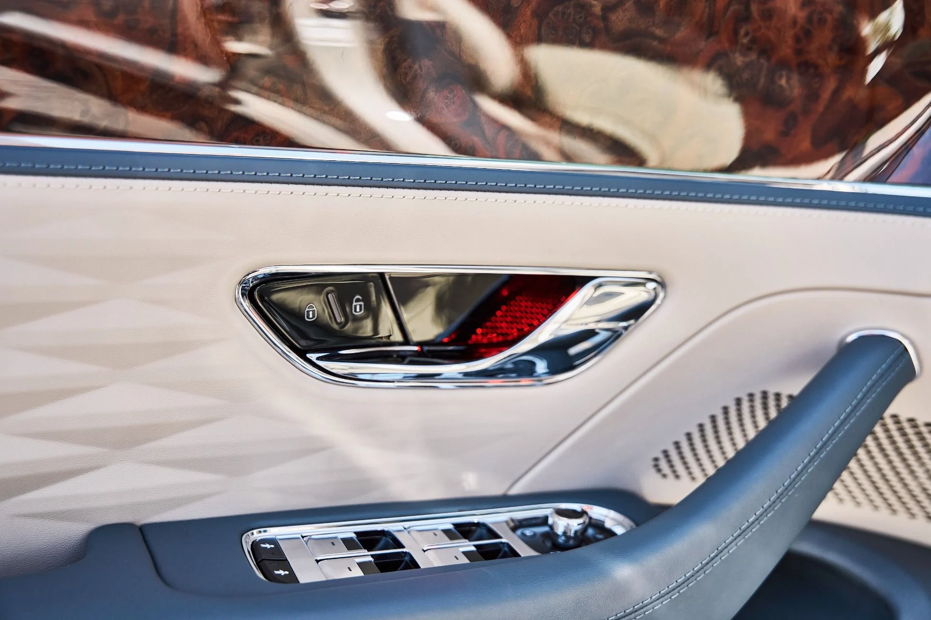 mph031_702319771_Used_2022_Bentley_Flying_Spur_W12_1781229026_43452bebb1