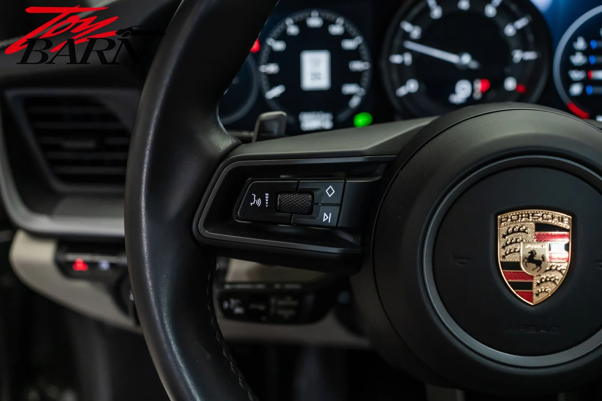 mph031_703296824_a9a56e82f80b661a7fcdb7015985722dx_e4b02f5c3d