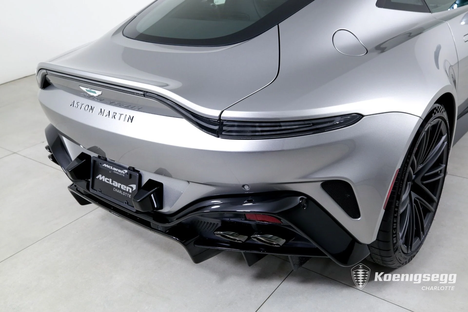 mph031_713681918_Used_2025_Aston_Martin_Vantage_1760978372_a25a3e55ad