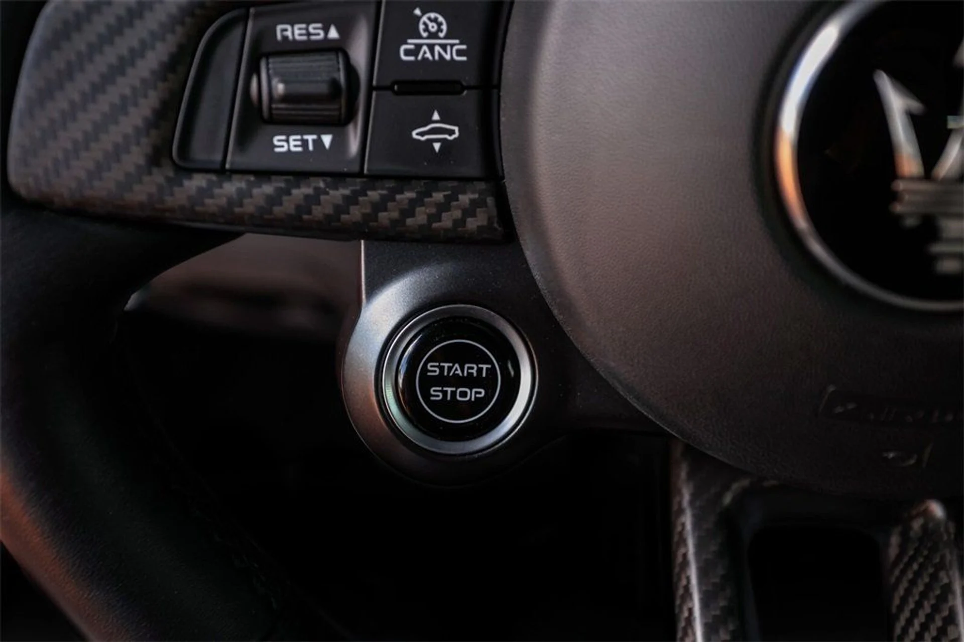 mph031_71370308_3105db867c494528f651555e339d1c03_5349a4a469