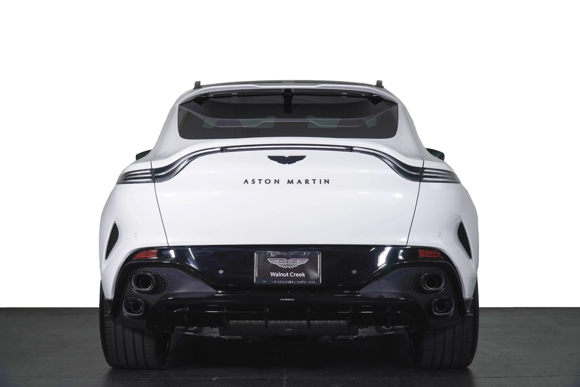 mph031_715775474_New_2026_Aston_Martin_DBX_S_1781894781_0b15a608d7