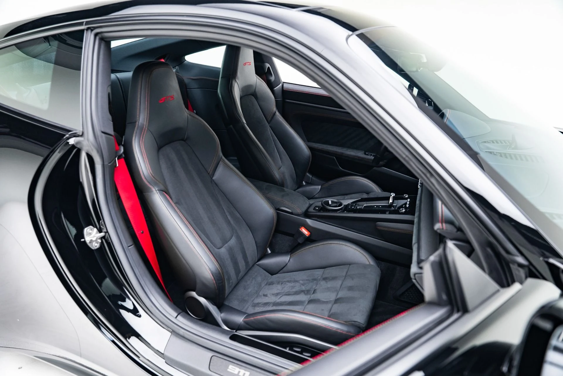 mph031_730096829_Used_2024_Porsche_911_Carrera_GTS_1766089392_1c50c12f75