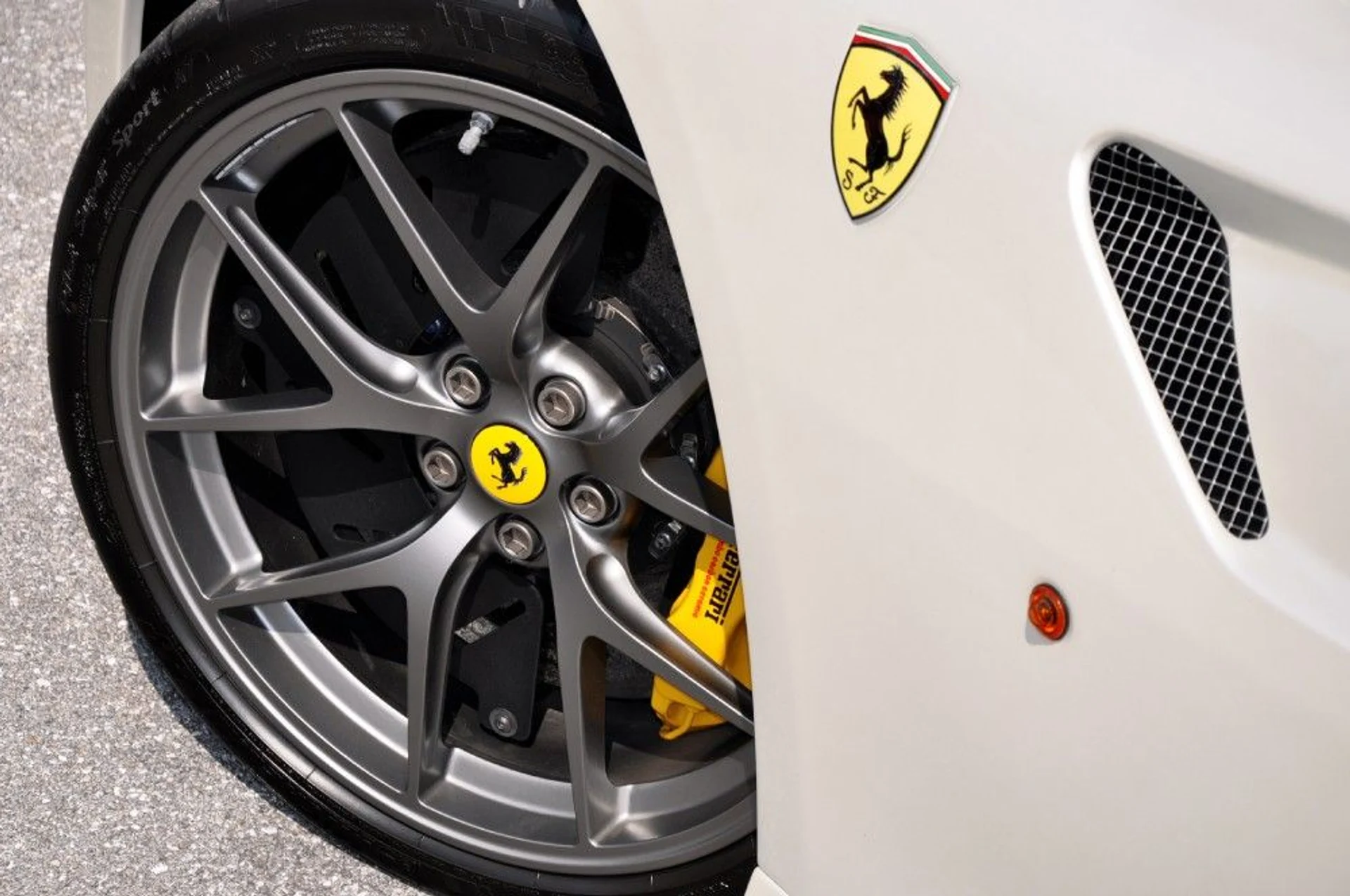 mph031_739497281_81_p32_l_f562c907ba