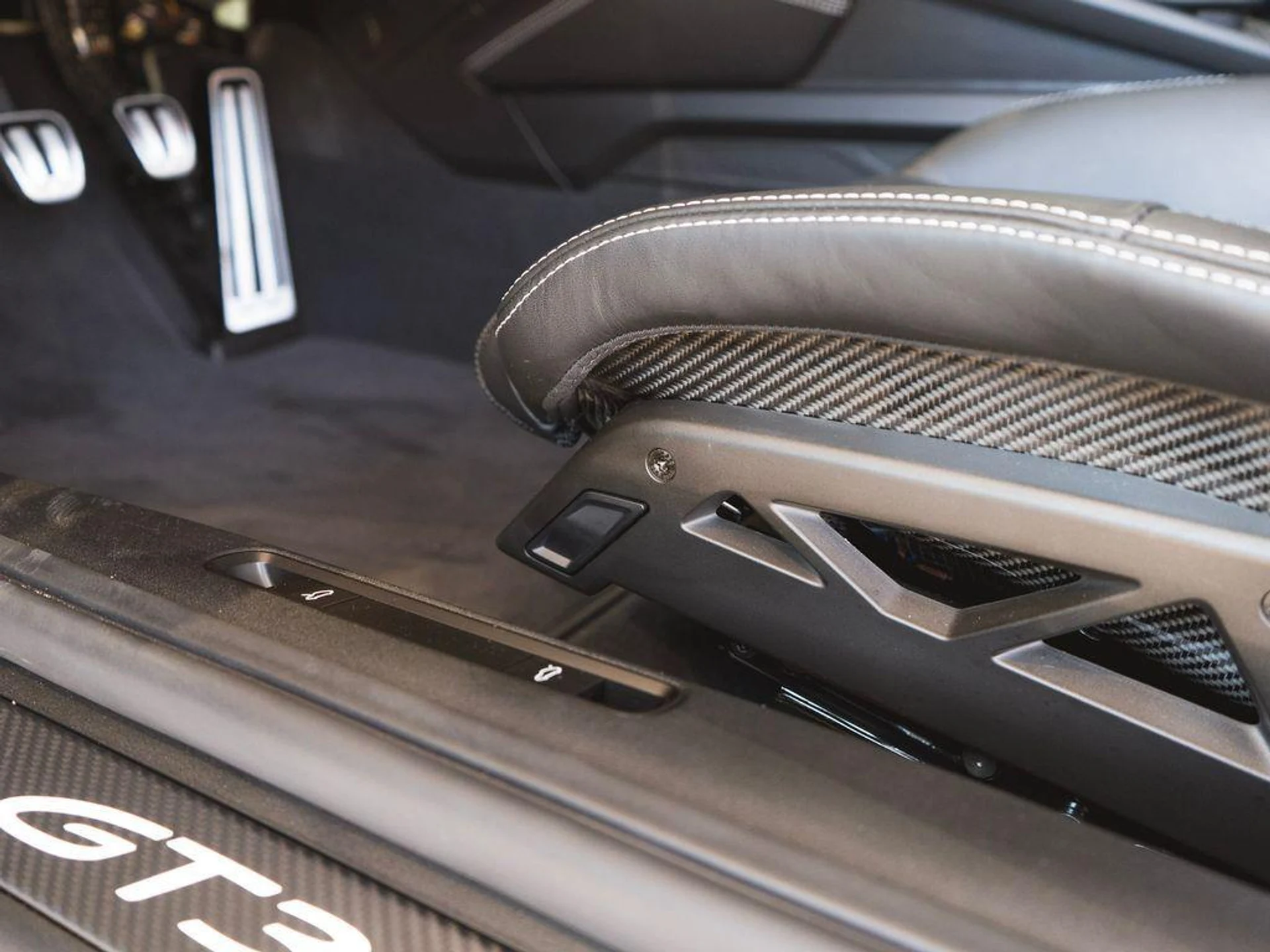 mph031_73968594_ht_UGJED_0v_EB_71b1_C1o_E_Yp7_YO_Fg_4cffb6e3bd