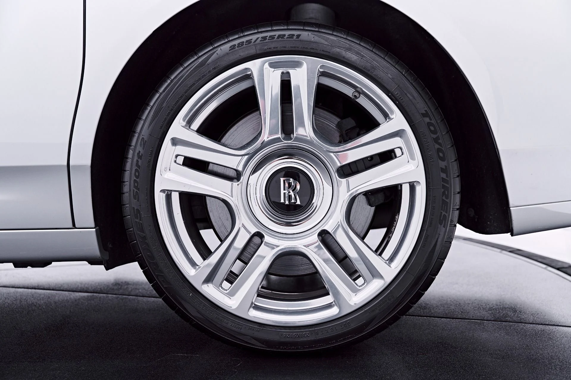 mph031_742365016_Used_2015_Rolls_Royce_Ghost_Base_1783648163_b8d4da5a54