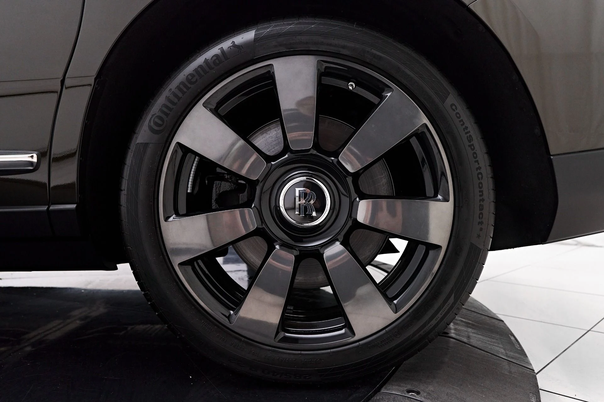 mph031_754261197_Used_2023_Rolls_Royce_Cullinan_Base_1759189421_16ede1a951