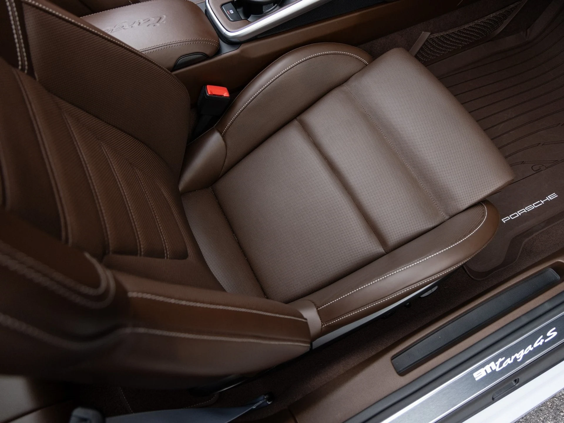 mph031_761516835_32_edd905cb41