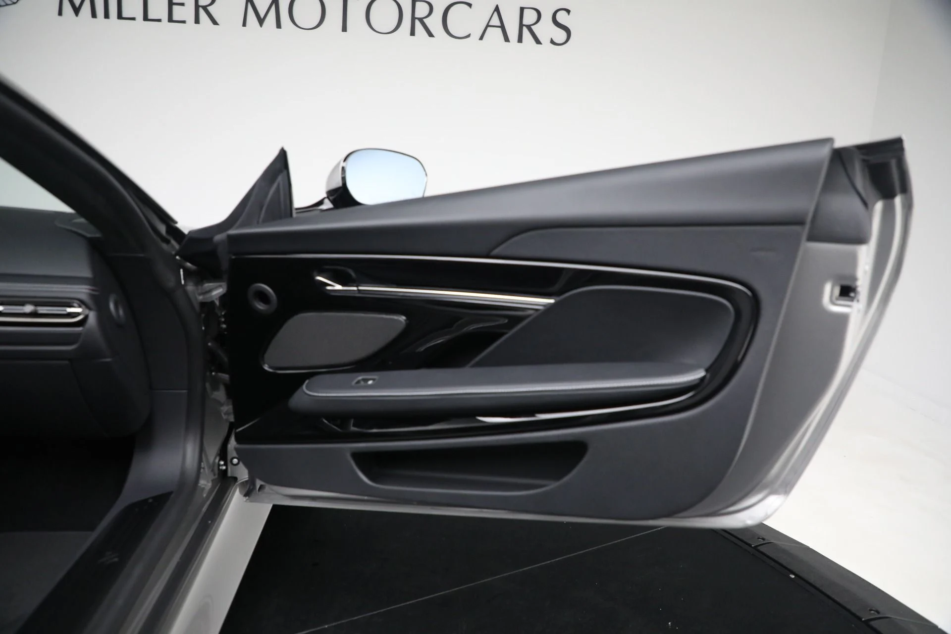 mph031_781559498_New_2026_Aston_Martin_DB_12_Volante_c527618f34