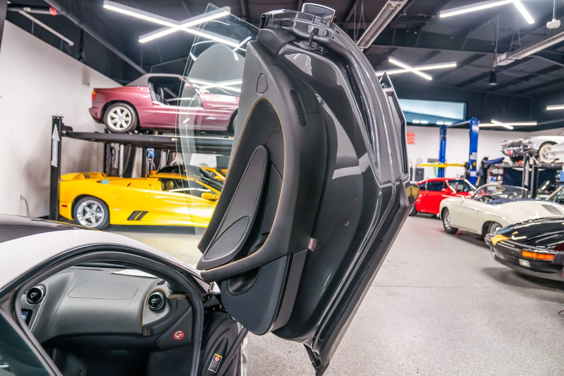 mph031_782508019_Used_2019_Mc_Laren_570_S_1753386300_23495f6982