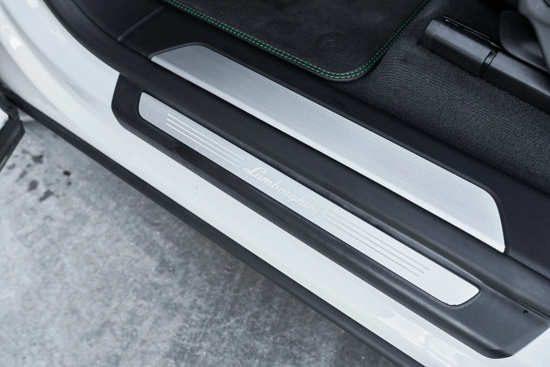 mph031_784076528_Used_2021_Lamborghini_Urus_1765854488_8b419a7bbf