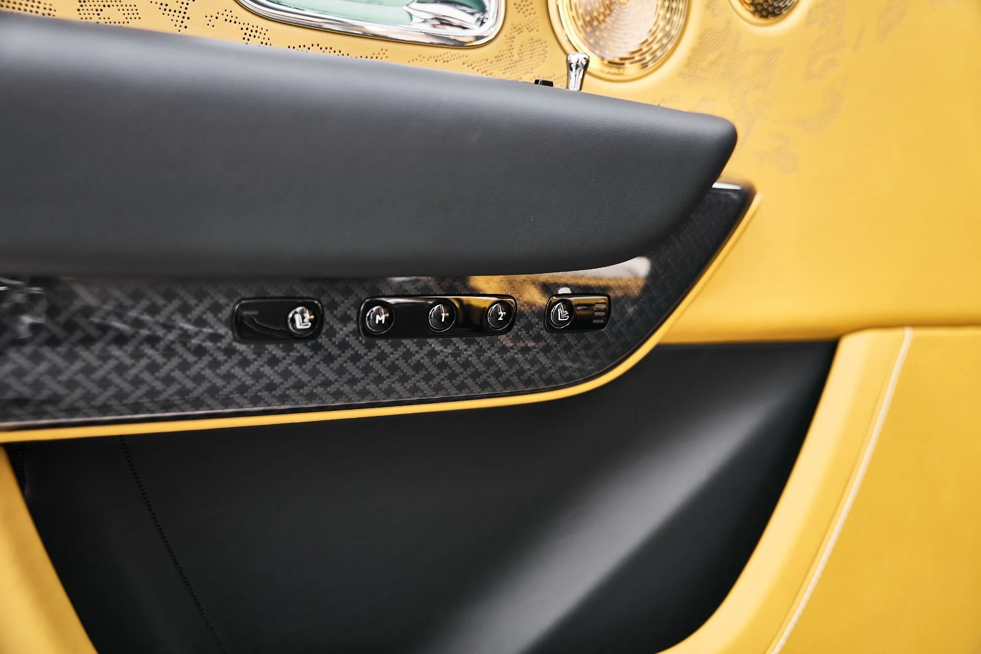 mph031_789756297_Used_2026_Rolls_Royce_Cullinan_Black_Badge_1776556026_7c87e30fc3