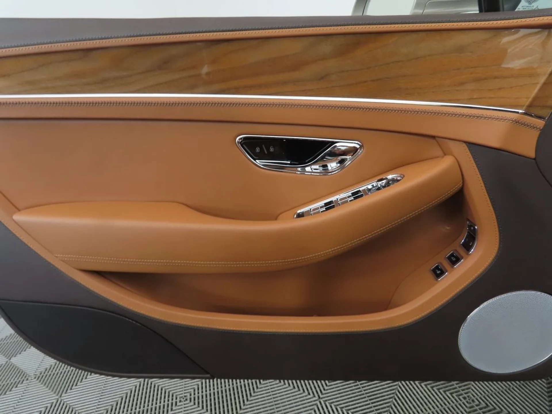 mph031_793389232_new_2026_bentley_continental_gtc_8119_22934899_32_1024_3ff45fba68