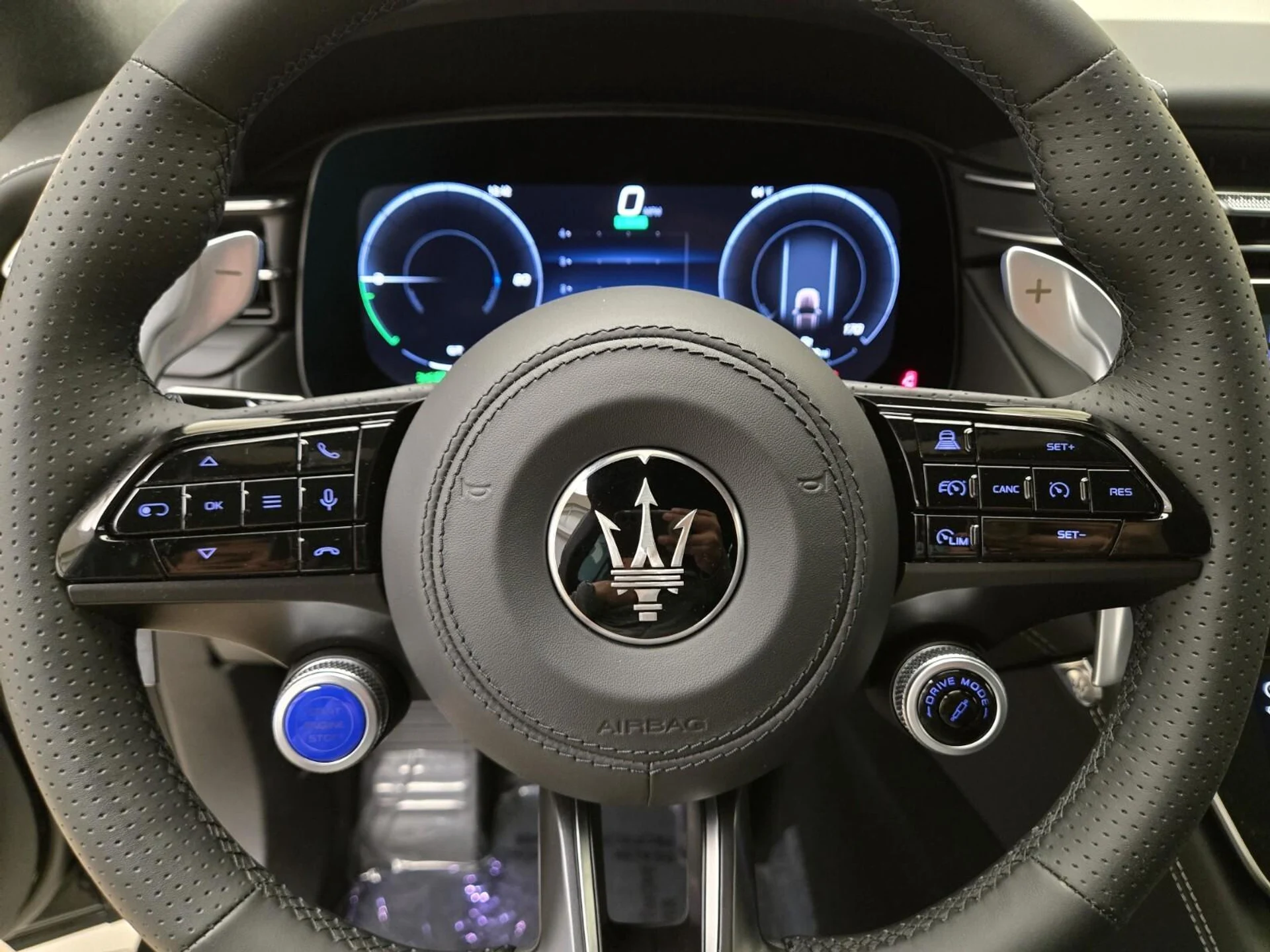mph031_793458551_New_2025_Maserati_Grecale_Folgore_1753161950_6b8226907f