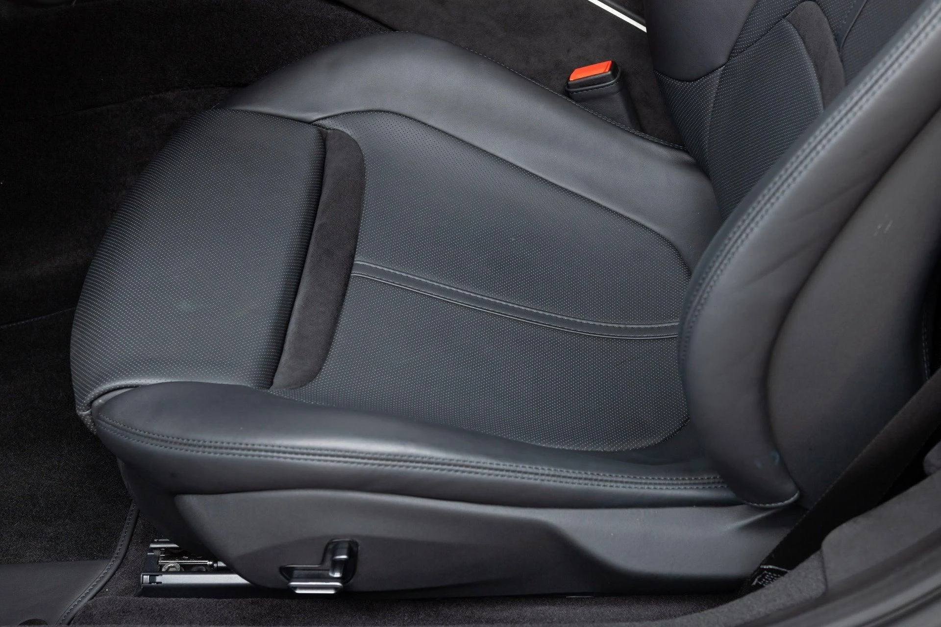 mph031_800780986_Used_2024_Ferrari_Roma_Spider_1777382679_9518bfb29e