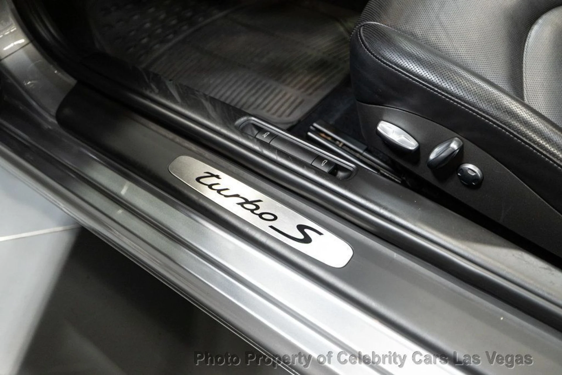 mph031_802646490_used_2012_porsche_911_turboscabriolet_9707_22921544_32_1024_c61b059075