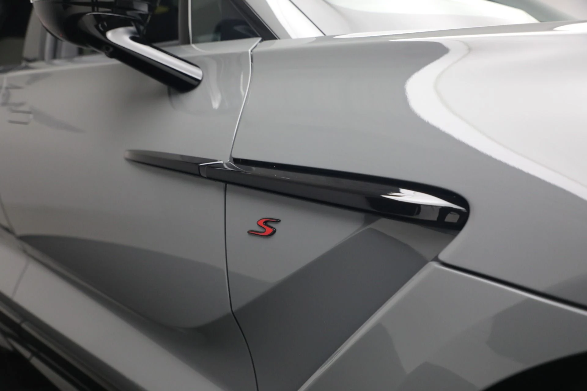 mph031_811764198_New_2026_Aston_Martin_DBX_S_1787860763_a320efc481