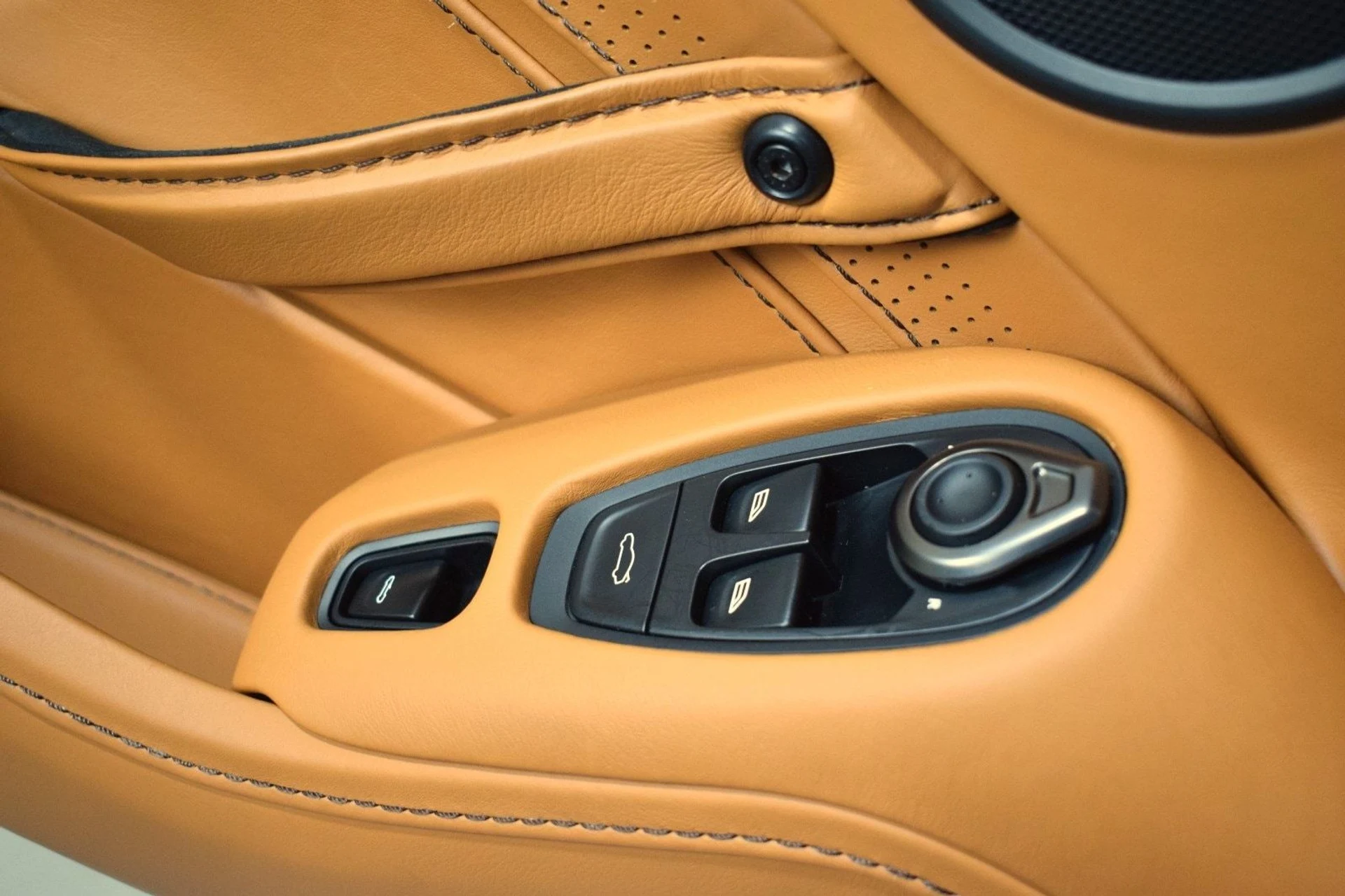 mph031_818229208_95660ef8ffa2c10f7168ee9a722f4387x_9e18b69a75