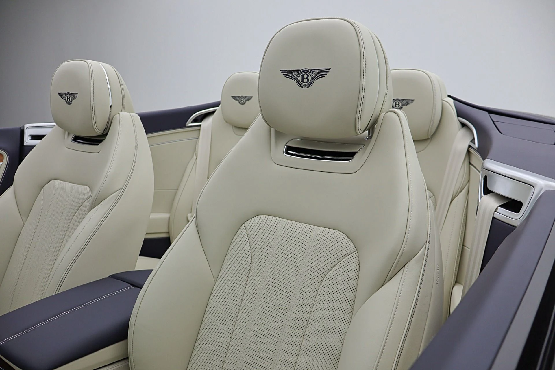 mph031_824211291_New_2026_Bentley_Continental_GTC_c260e40f56