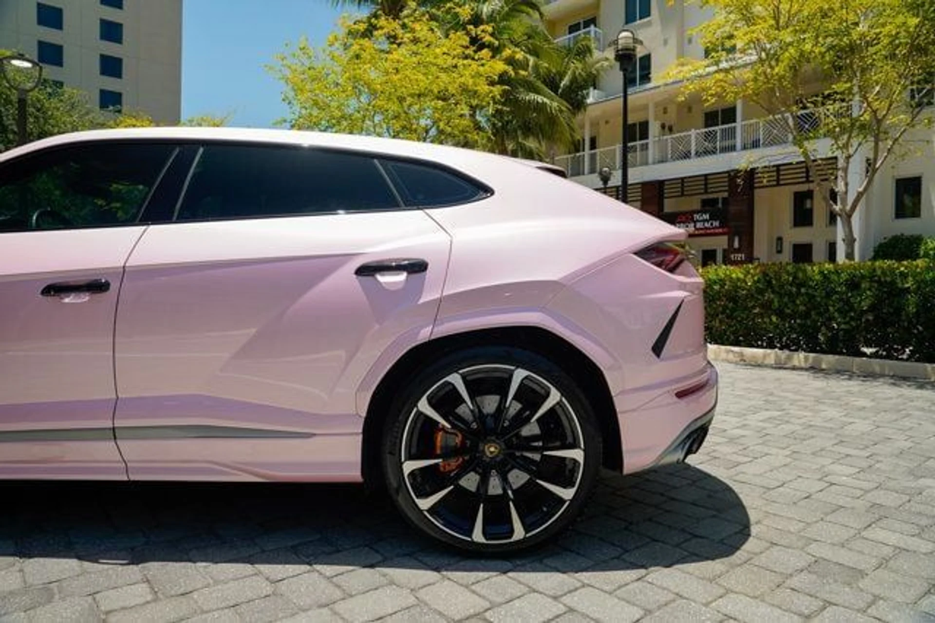 mph031_827108781_used_2021_lamborghini_urus_awd_14354_22713615_32_640_232c6f1d67