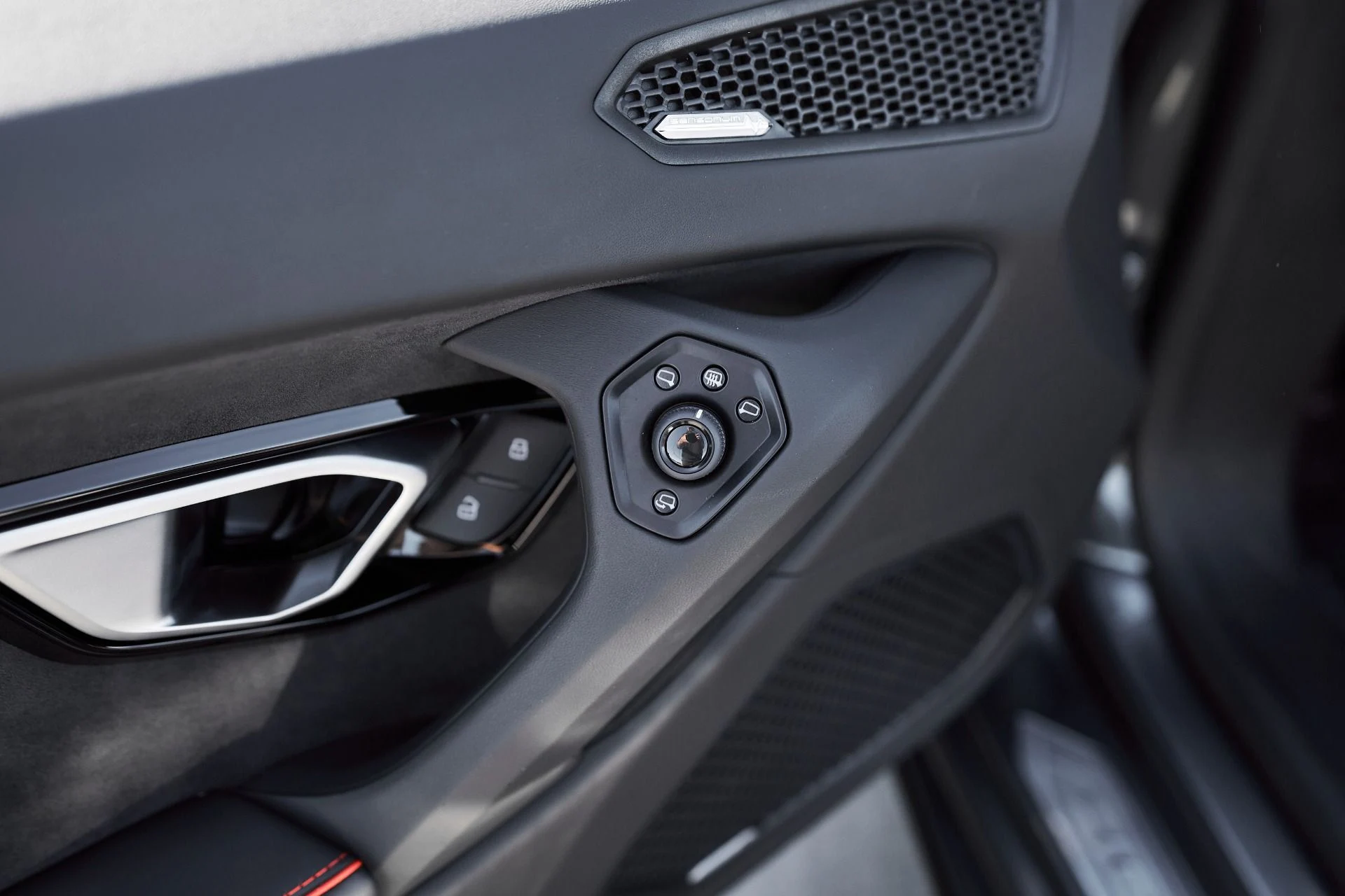 mph031_833817538_Used_2022_Lamborghini_Huracan_EVO_Base_1761357602_76f9a53393