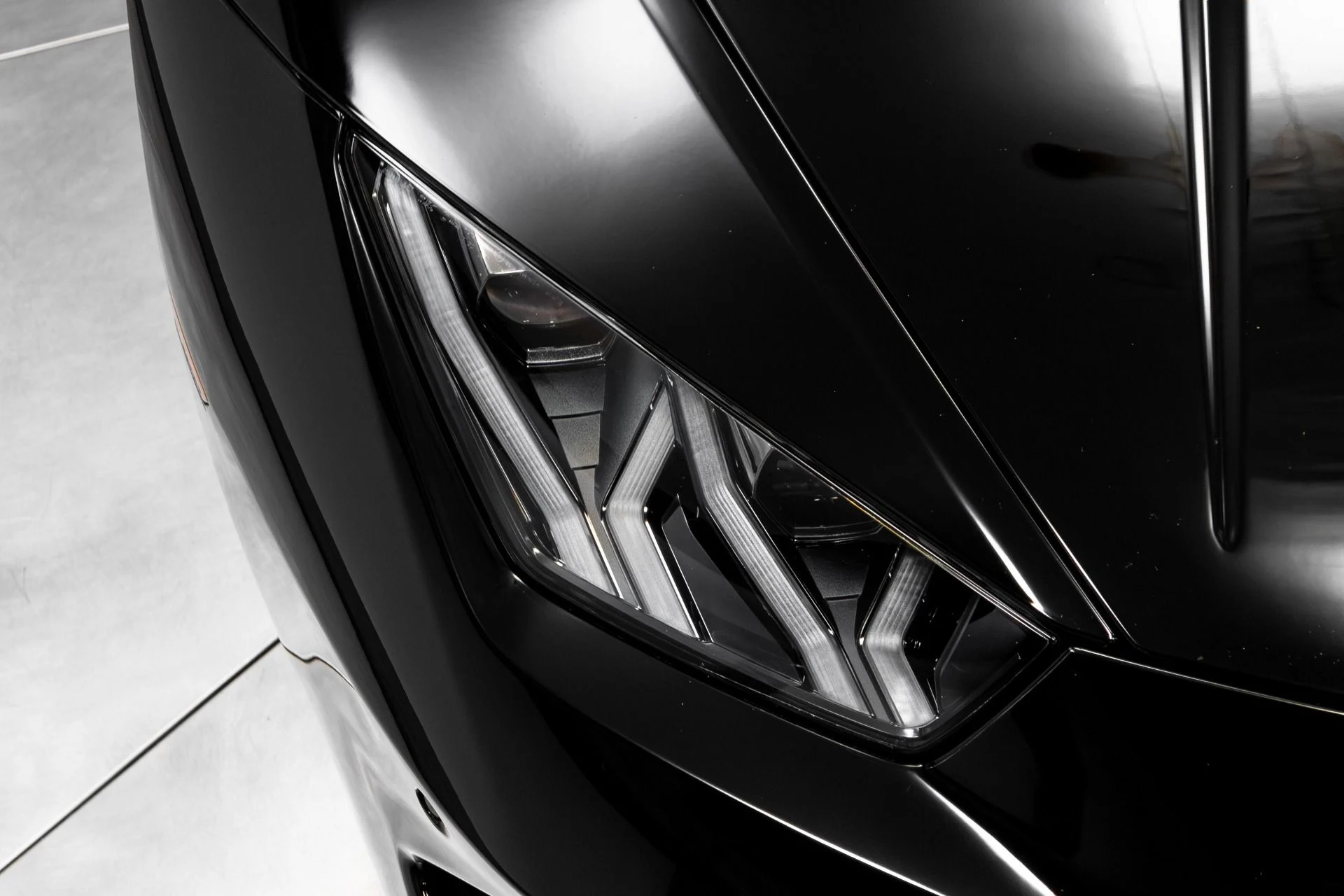 mph031_834358195_Used_2017_Lamborghini_Huracan_LP_580_2_1771545979_1db6b35778