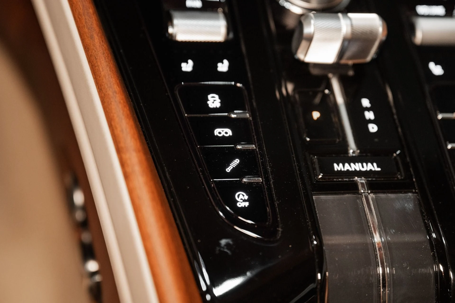 mph031_842600368_Used_2025_Aston_Martin_DB_12_V8_1762356826_17611fcb72