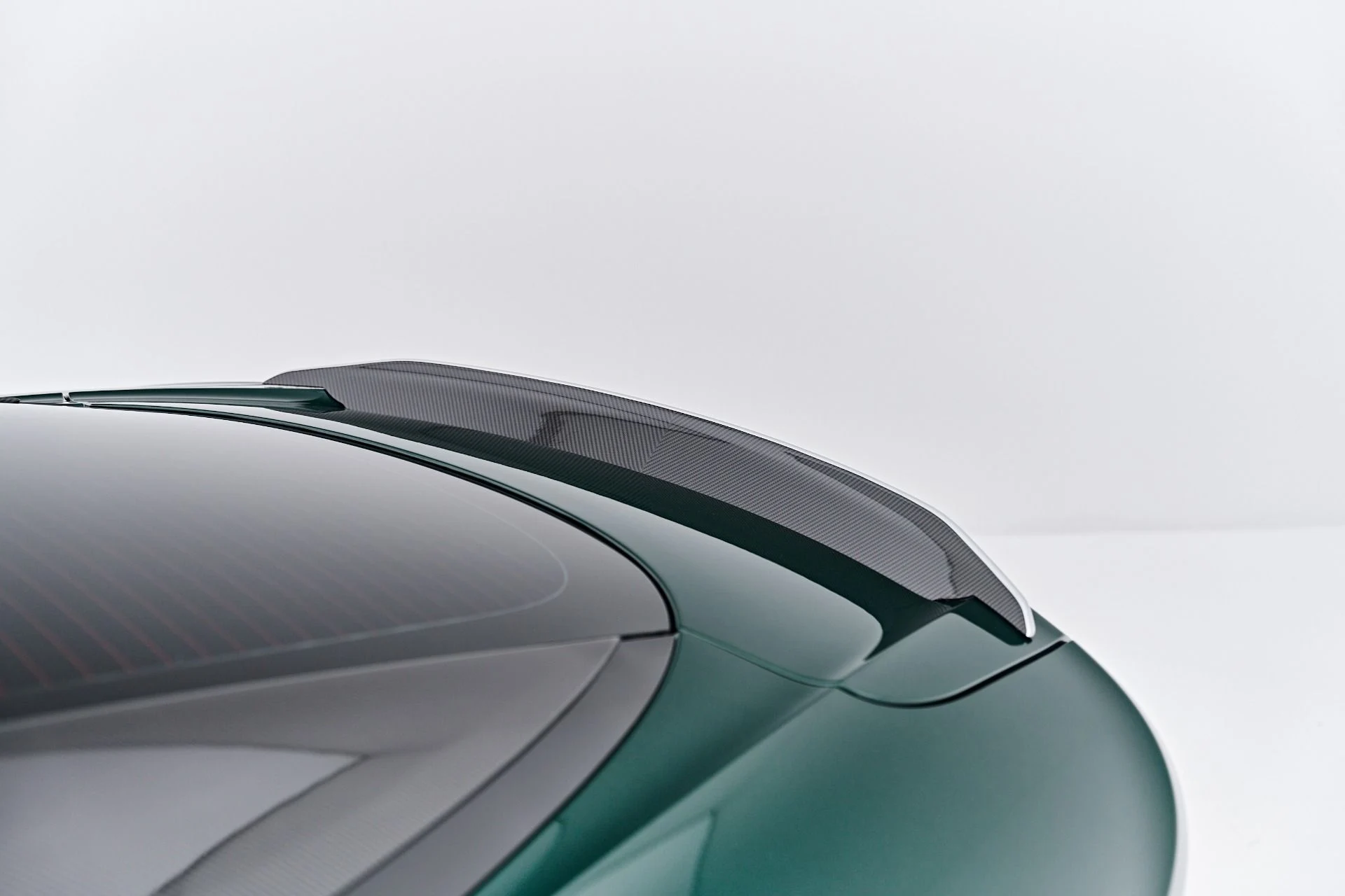 mph031_847116921_Used_2023_Aston_Martin_DBS_Ultimate_1787789395_564ca31862