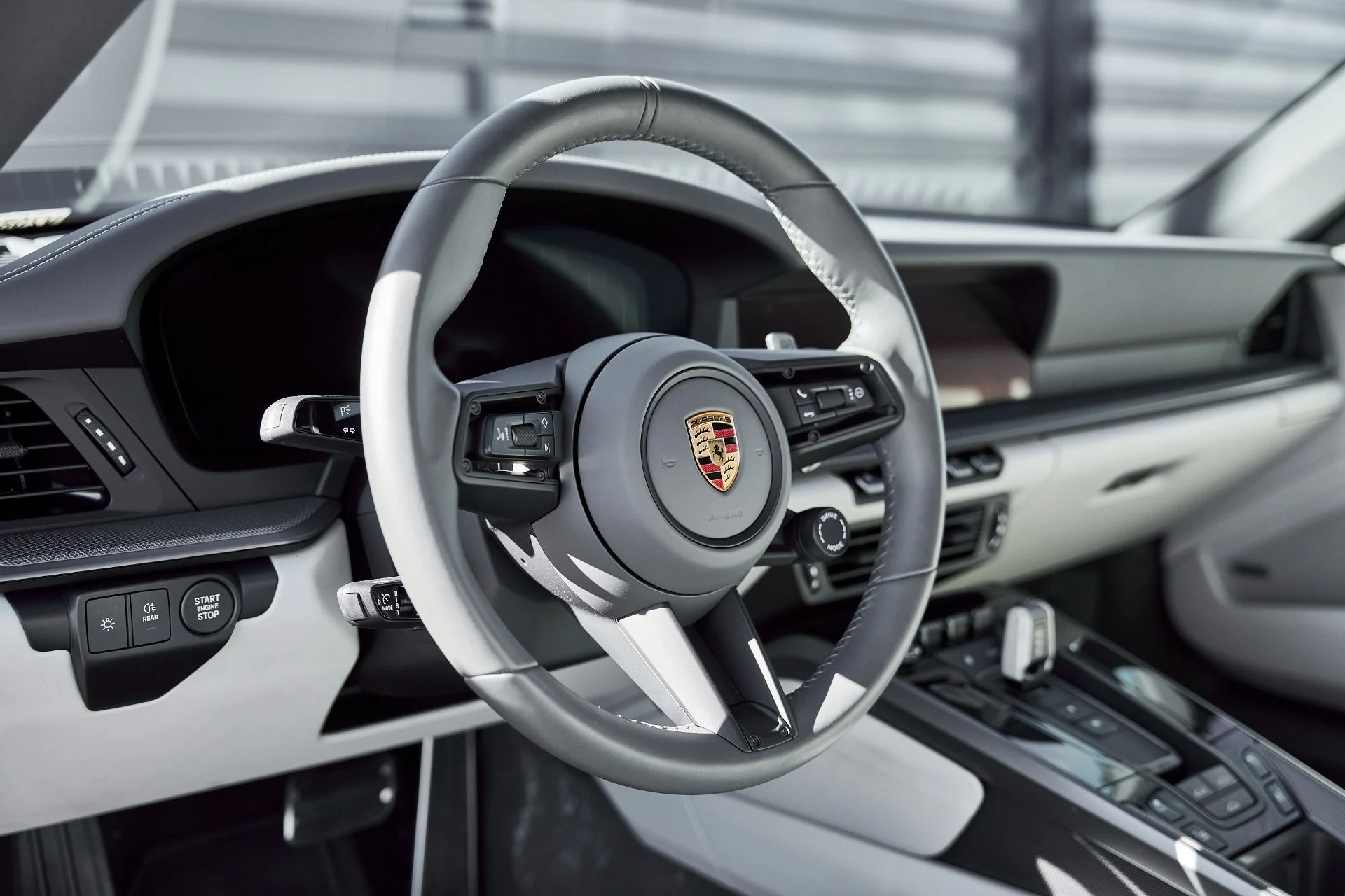 mph031_853217180_Used_2025_Porsche_911_Carrera_1768012354_73b03f37c7