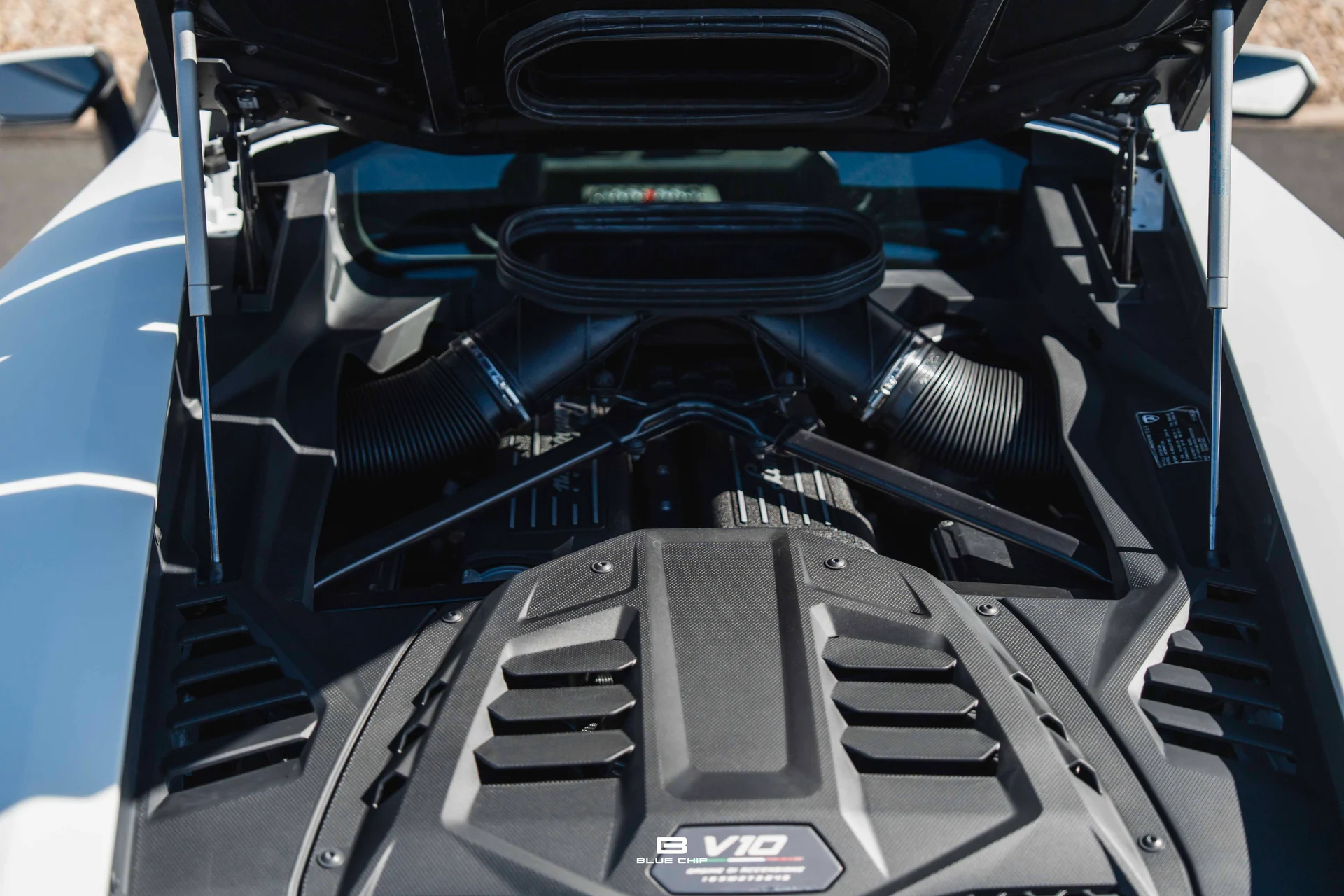 mph031_862752064_6a31cff7ecd4c6c89686cc87_2024_Lamborghini_Huracan_Sterrato_32_06a5bcc28b