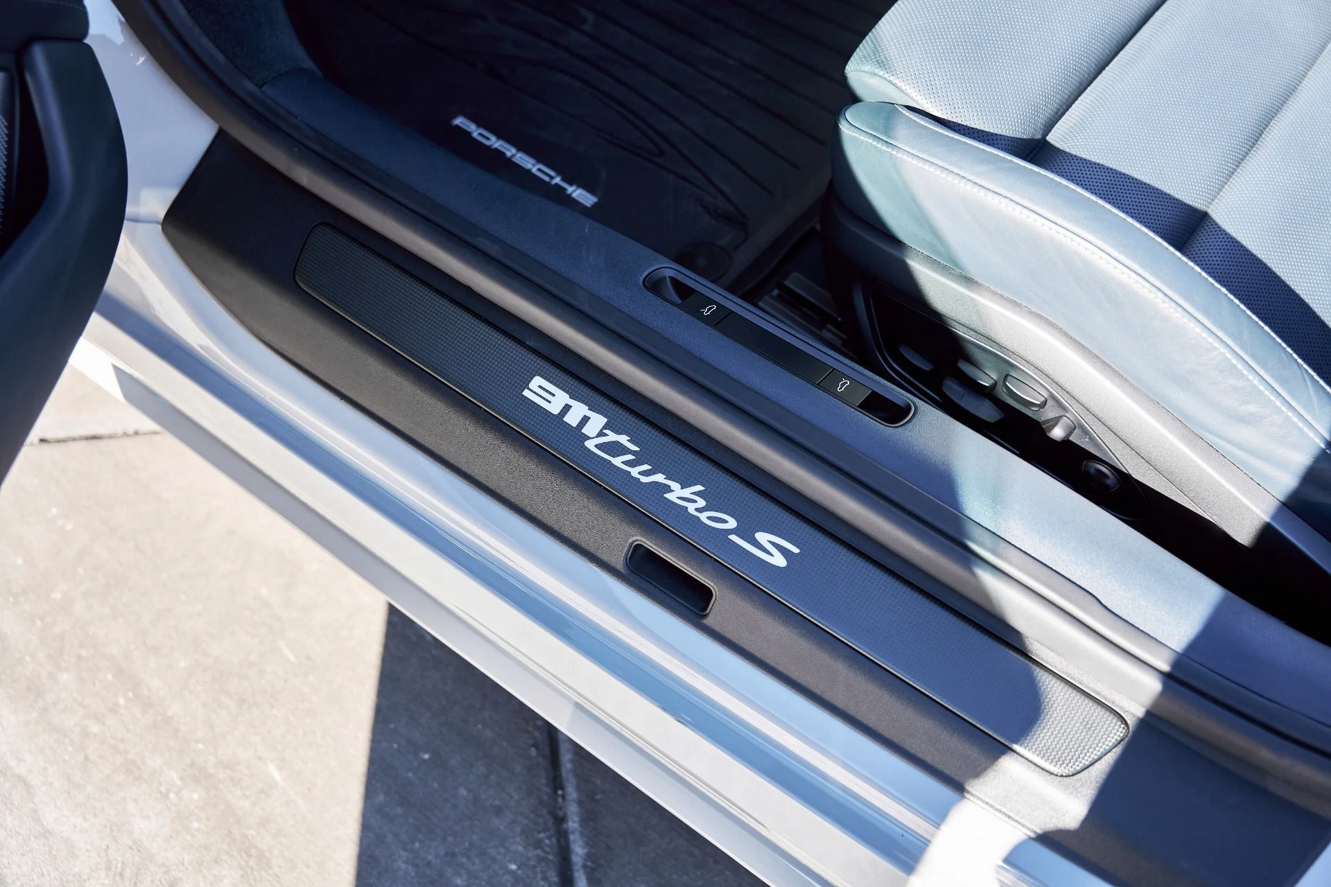 mph031_87577522_Used_2021_Porsche_911_Turbo_S_1768868932_bb1c3f392b