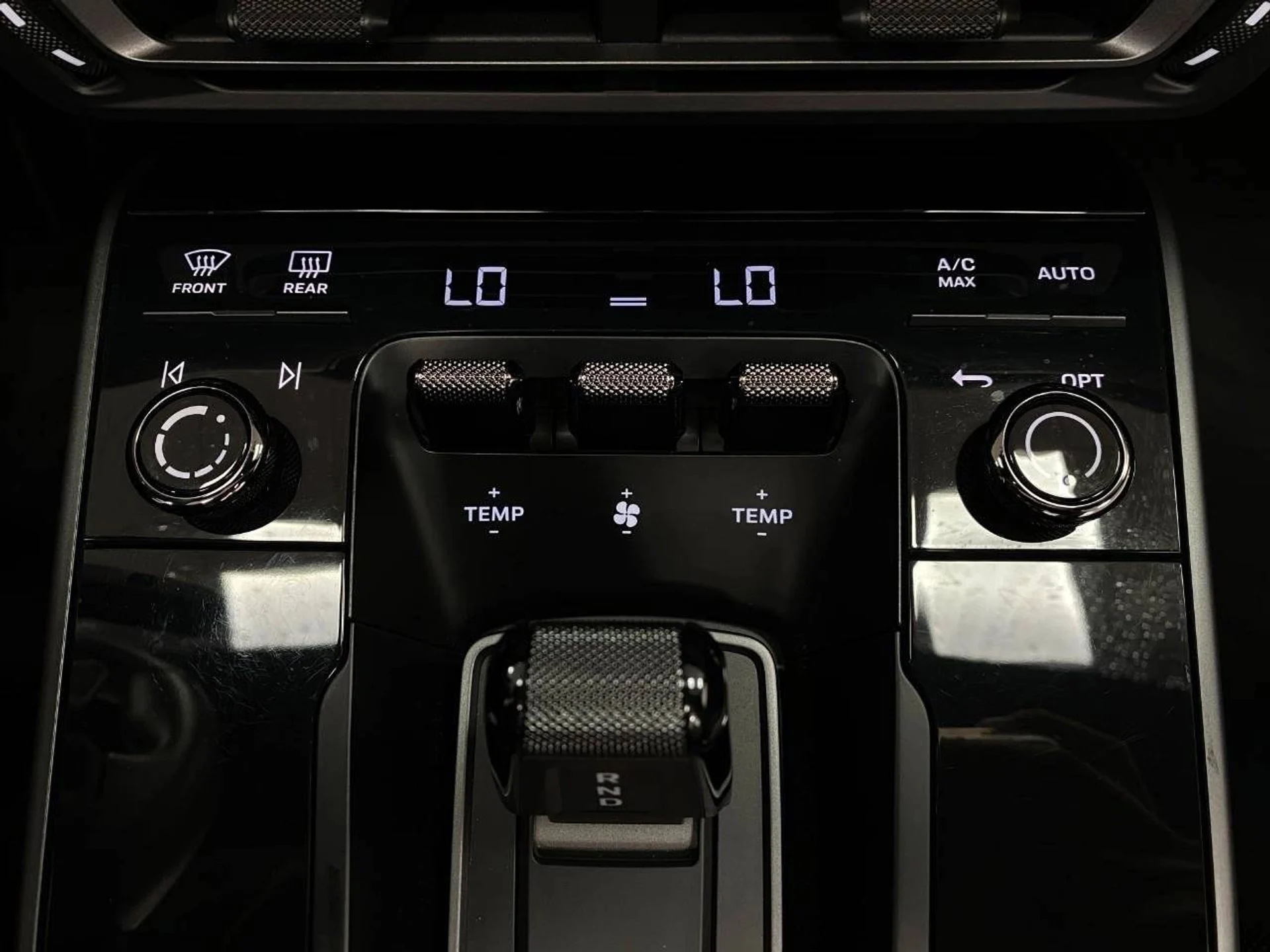 mph031_877557396_1280_98995a32f4