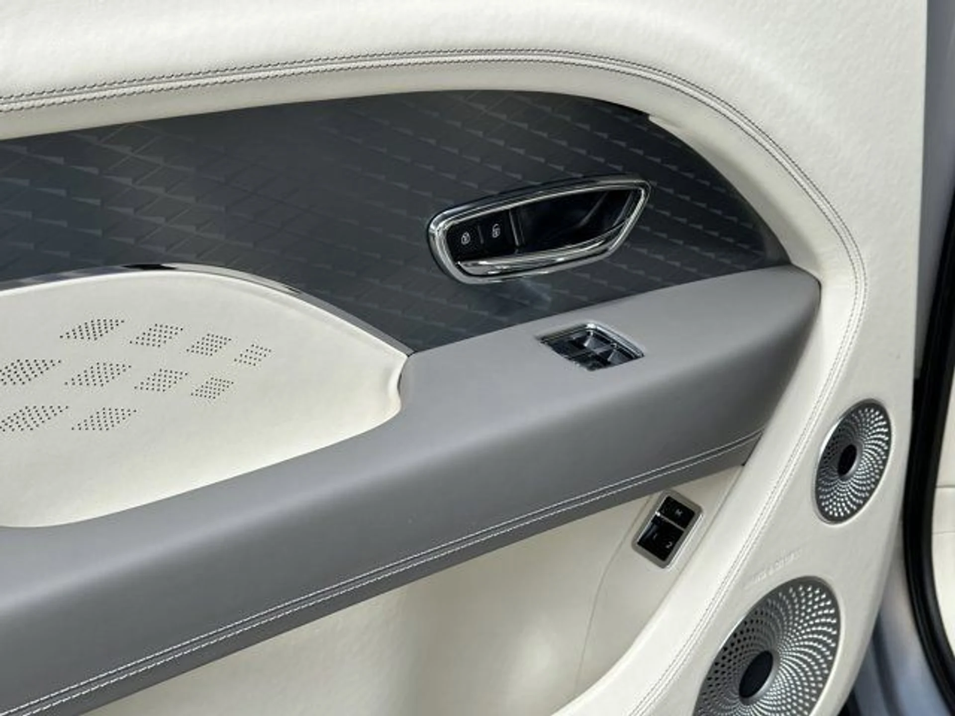 mph031_884103500_3843d4d4a6d241efb0e30d6eff0f2773_7c27847929